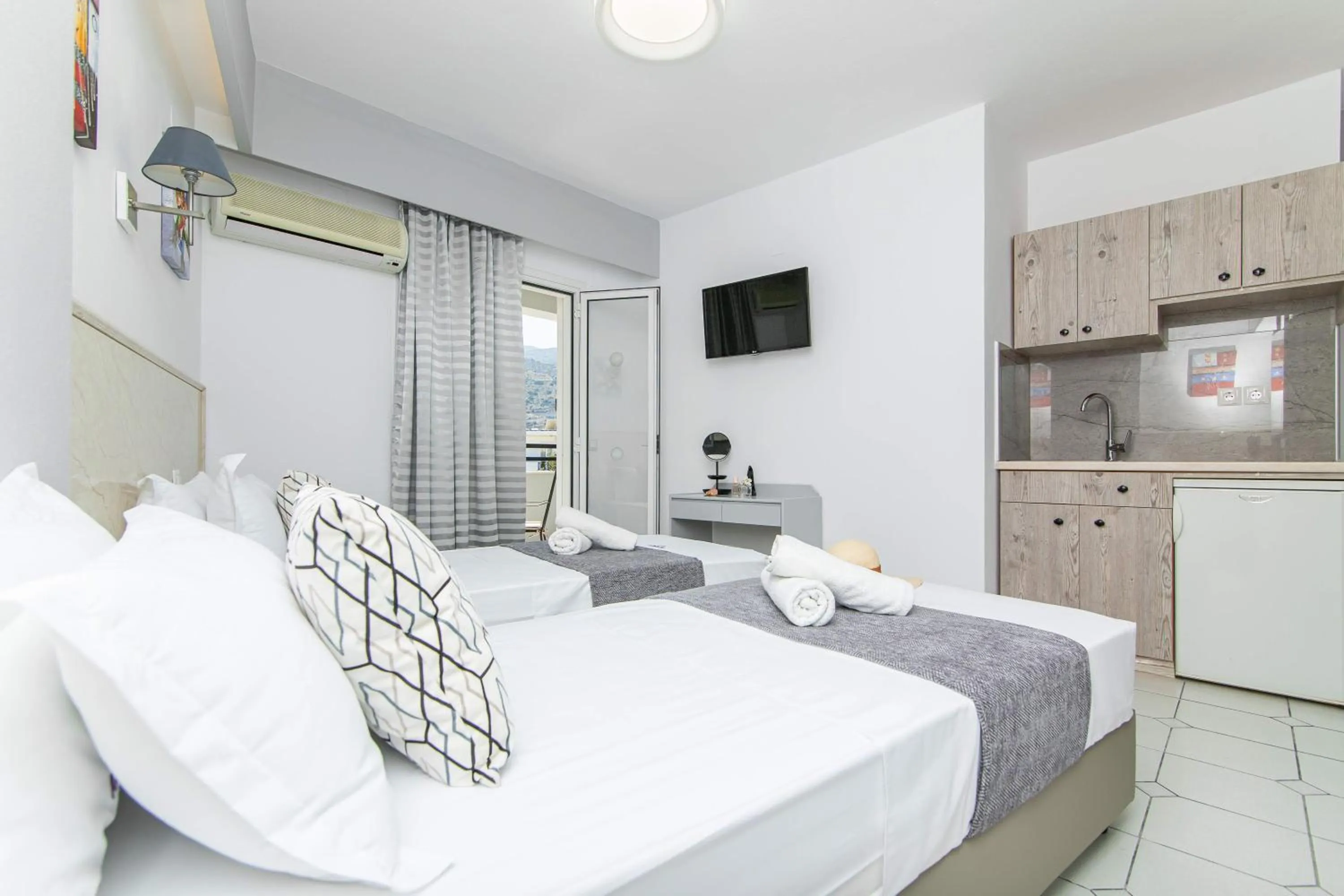 Photo of the whole room in ICandy Sol