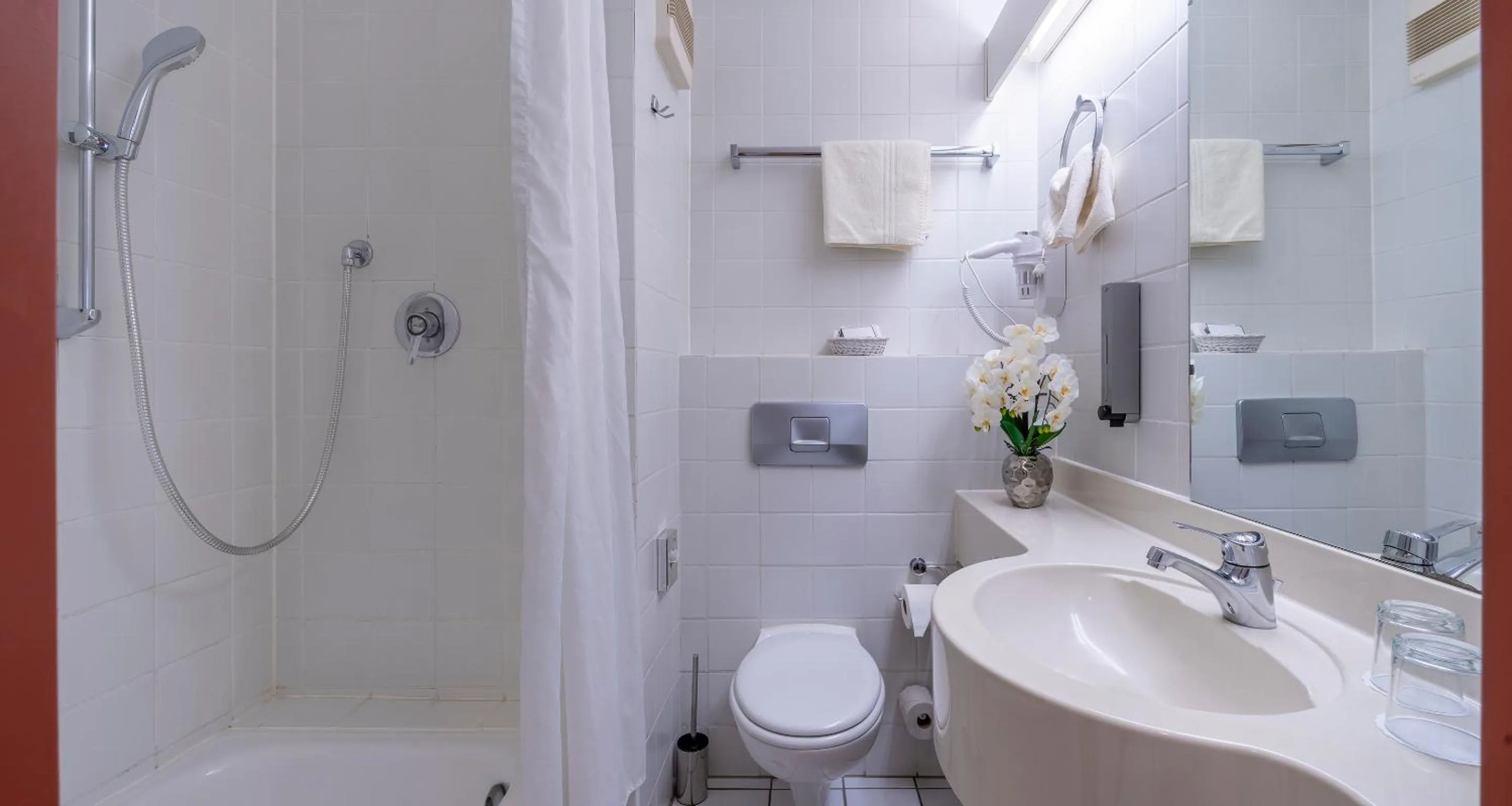 Shower in Sure Hotel by Best Western Hilden-Düsseldorf