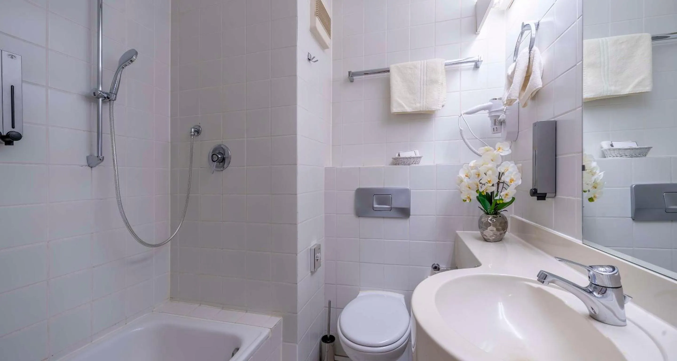 Bathroom in Sure Hotel by Best Western Hilden-Düsseldorf