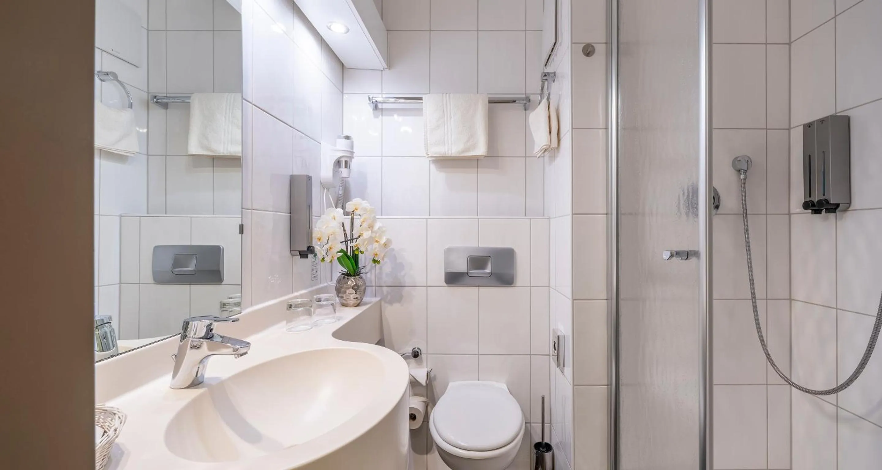 Shower in Sure Hotel by Best Western Hilden-Düsseldorf