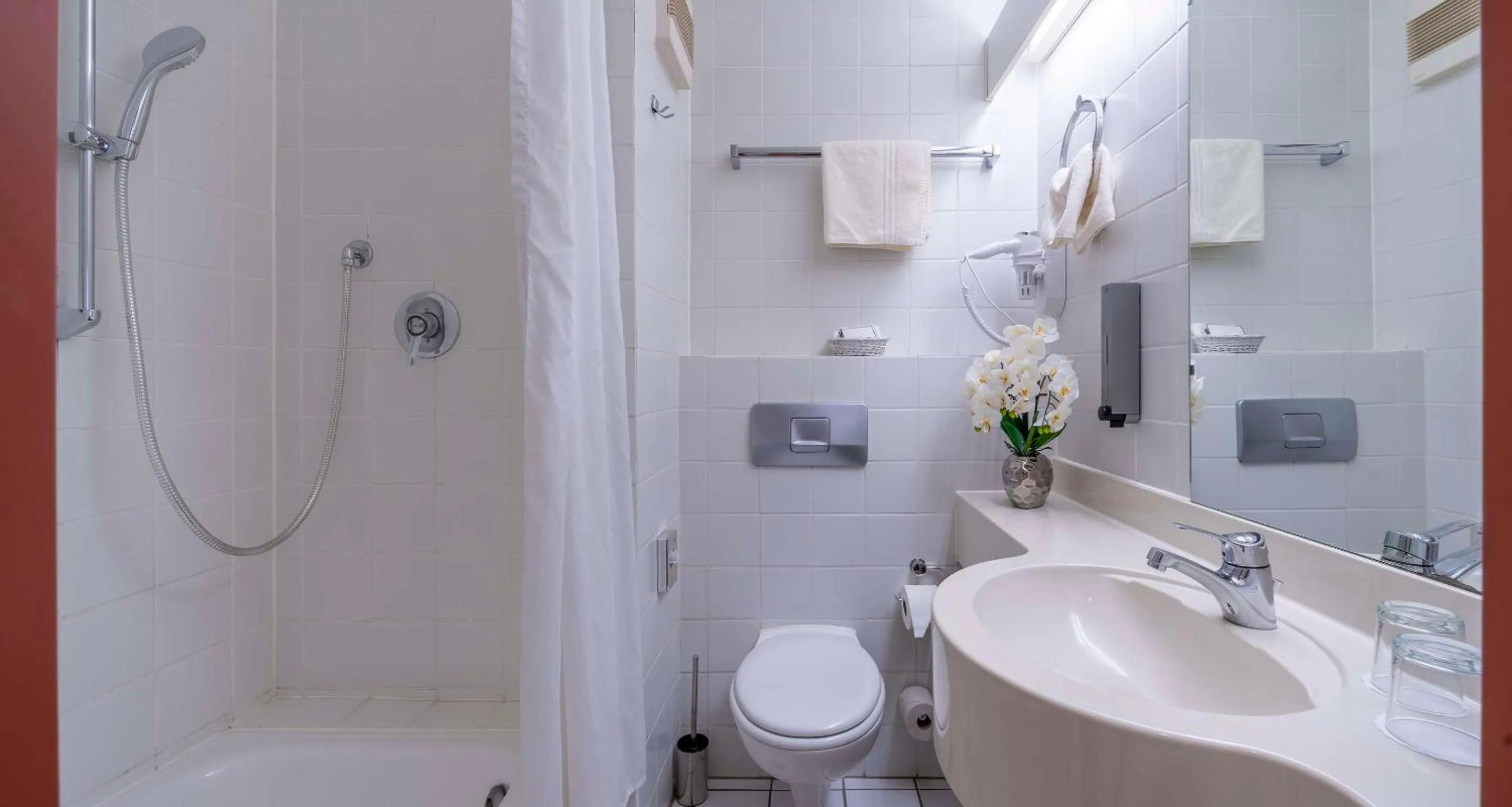 Bathroom in Sure Hotel by Best Western Hilden-Düsseldorf