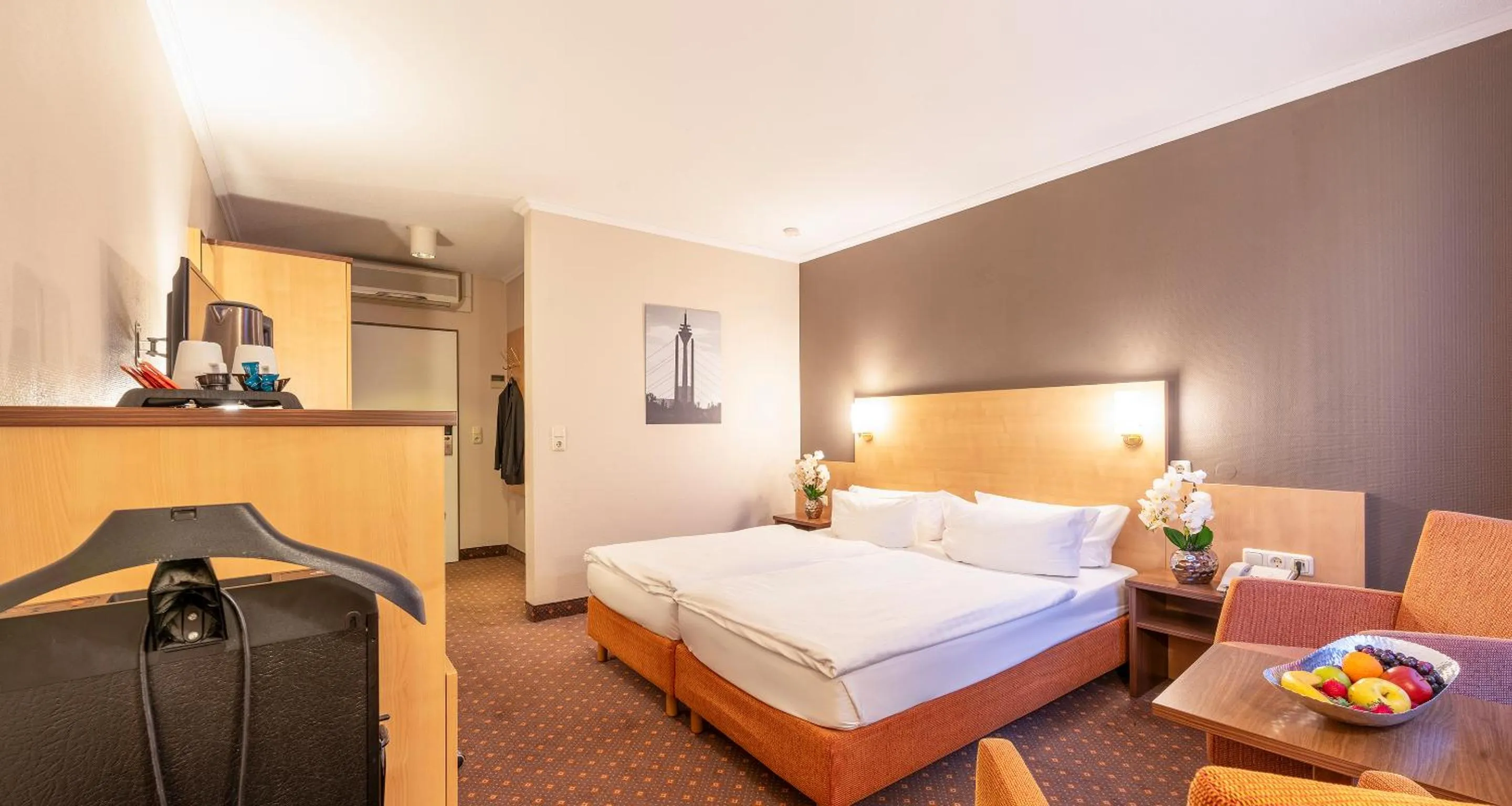 Photo of the whole room, Bed in Sure Hotel by Best Western Hilden-Düsseldorf