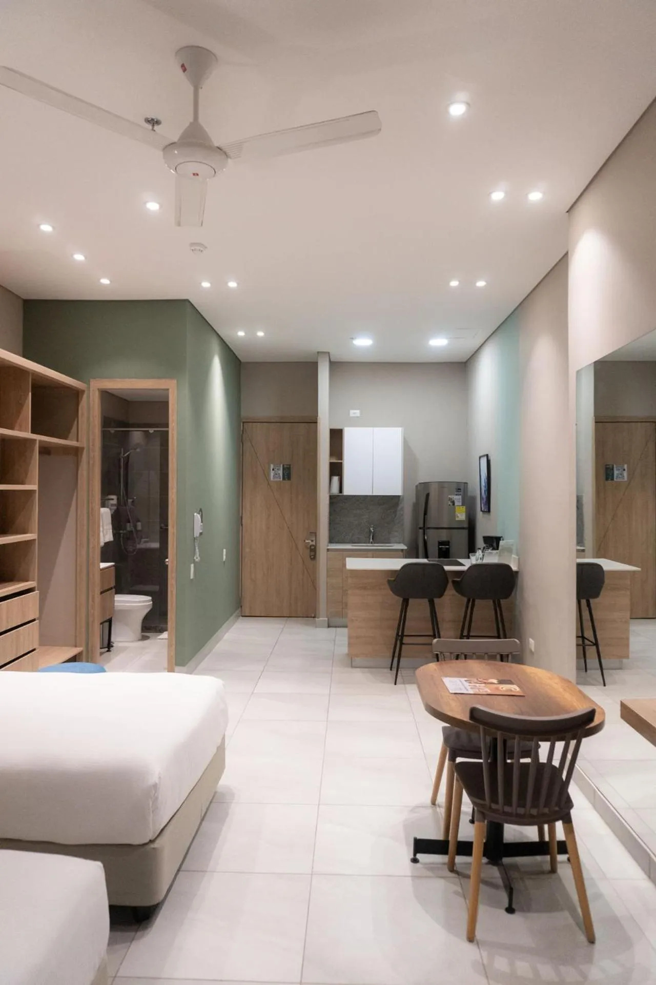 Kitchen or kitchenette, Bed in FR Hotel