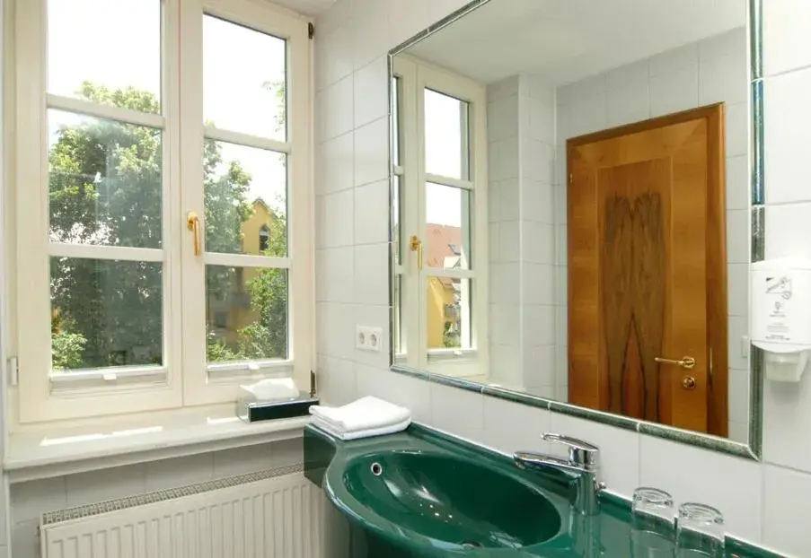 Standard Single Room in Hotel Königin Olga Standard Single Room in Hotel Königin Olga