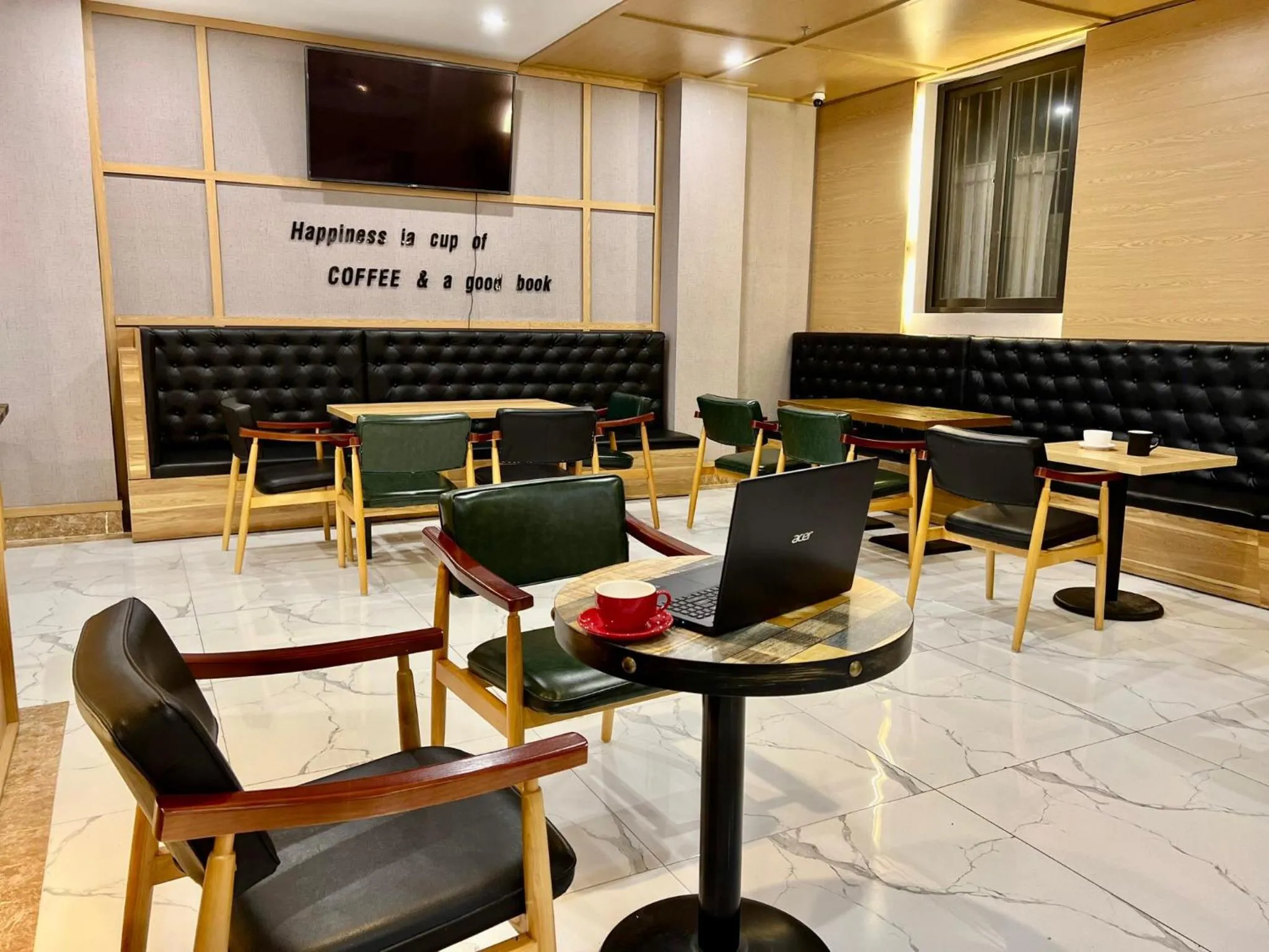 Restaurant/places to eat in Hotel Villa Ju