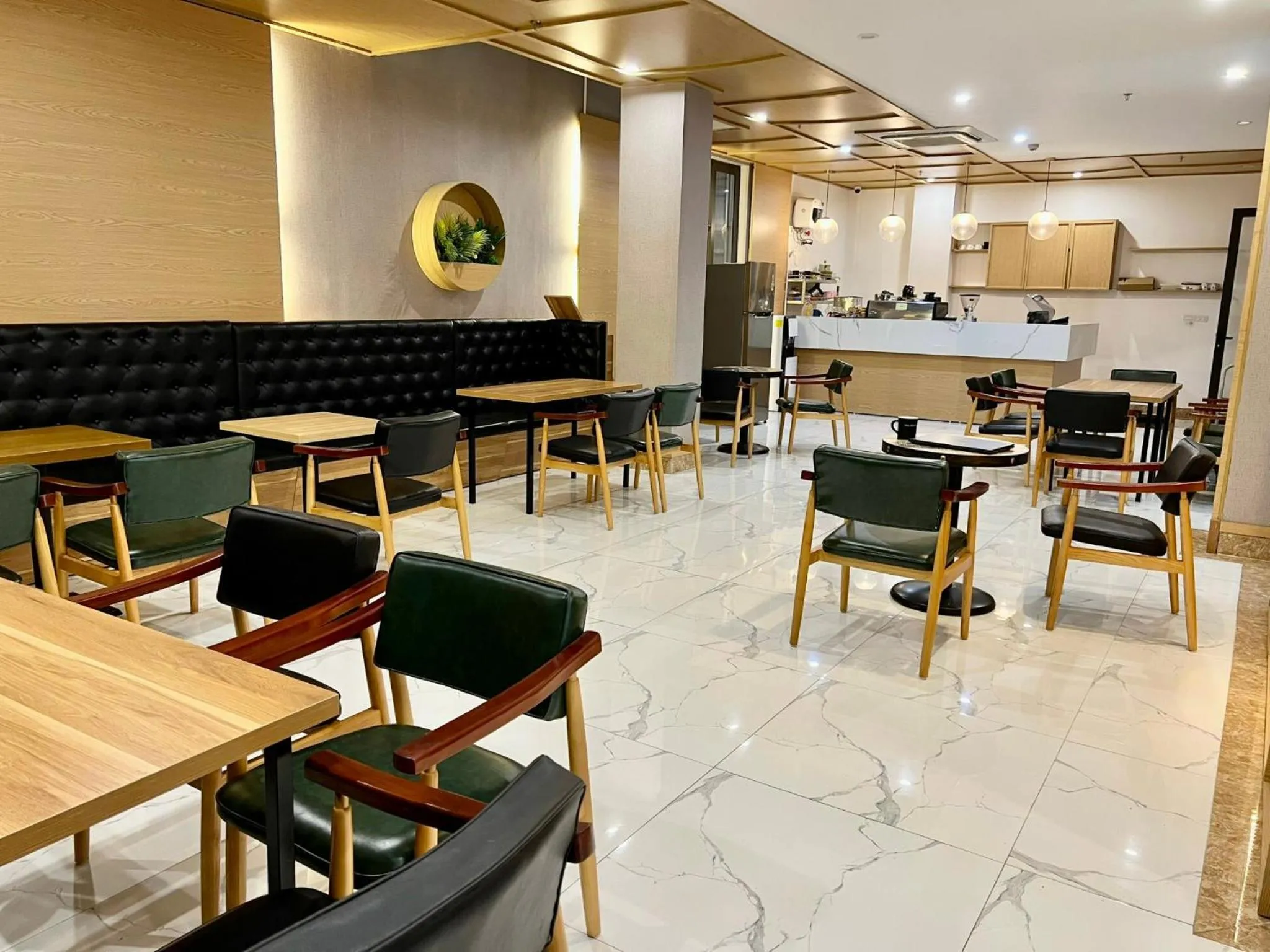 Restaurant/places to eat in Hotel Villa Ju