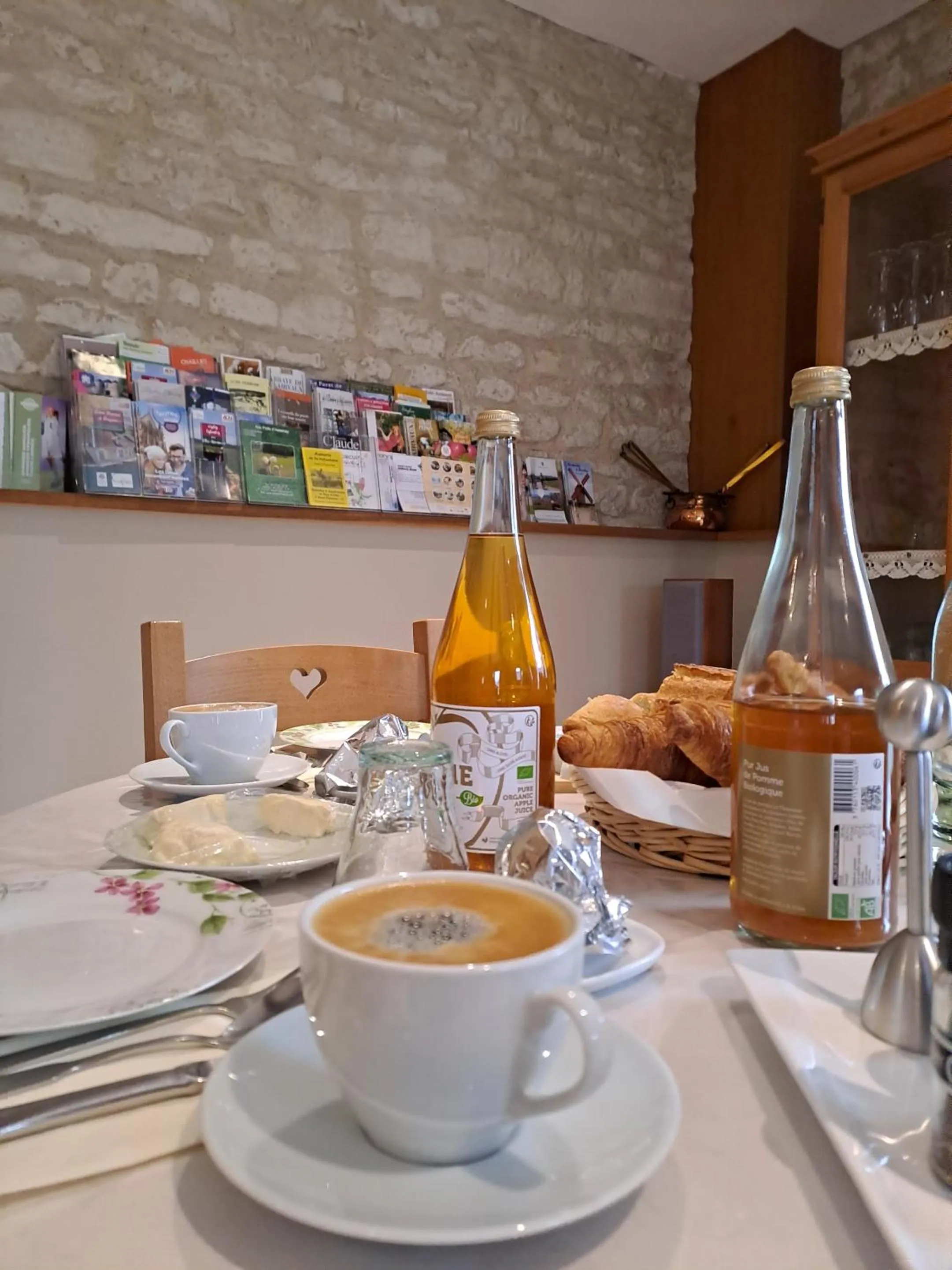 Breakfast in Chambres d'hôtes Le Clos Poli