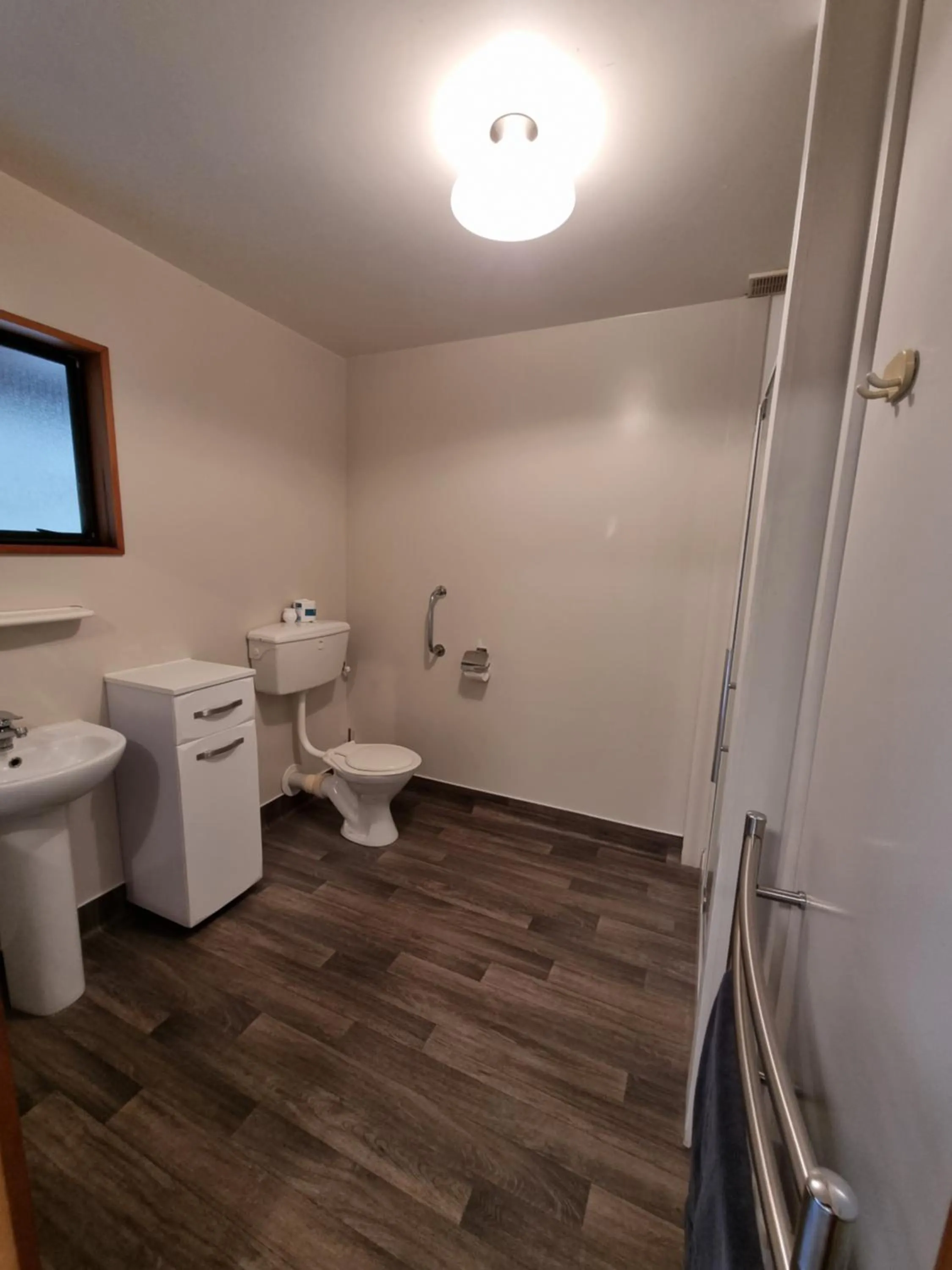 Bathroom in Lewis Pass Motels