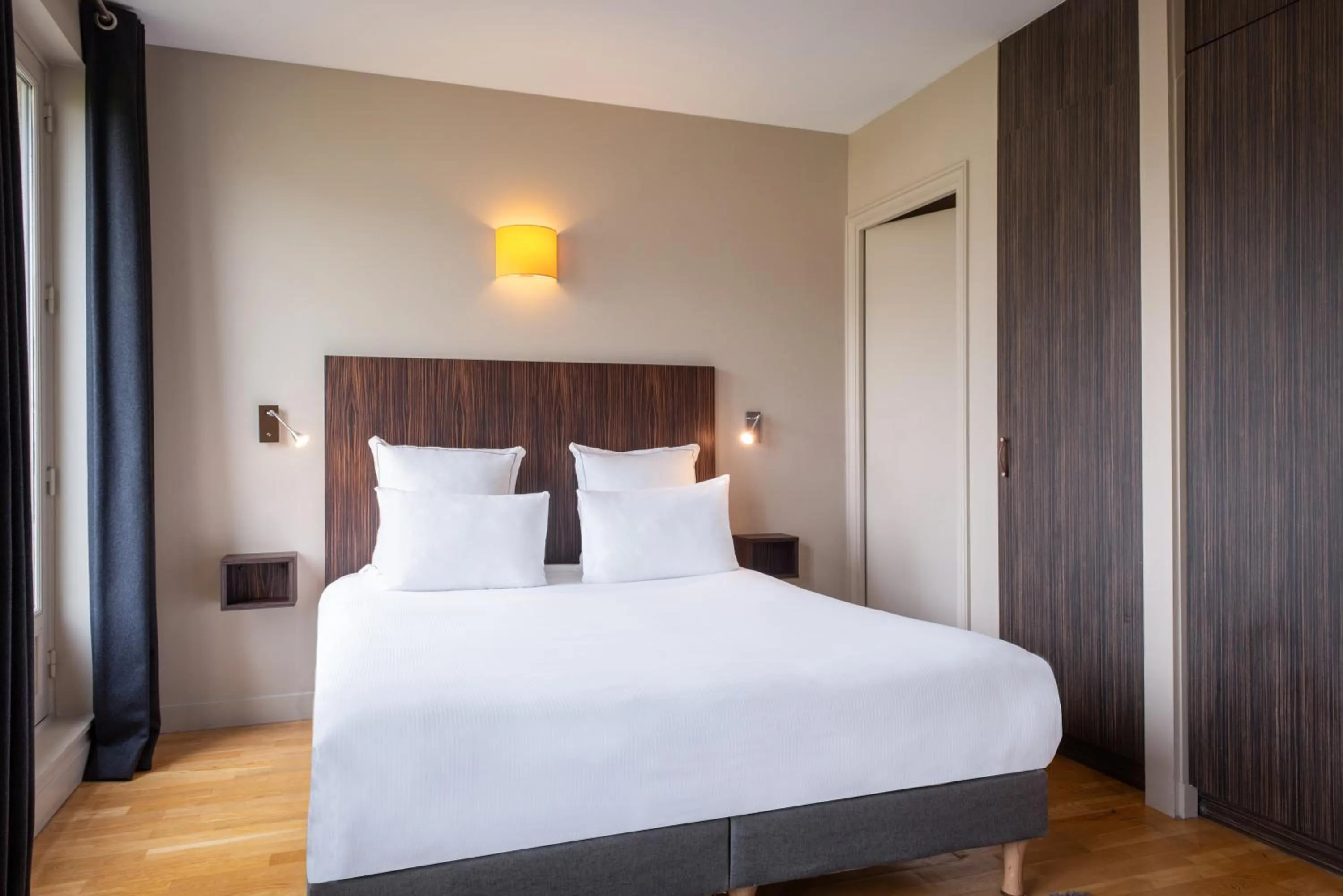 Bed in Hôtel Helzear Champs-Elysées