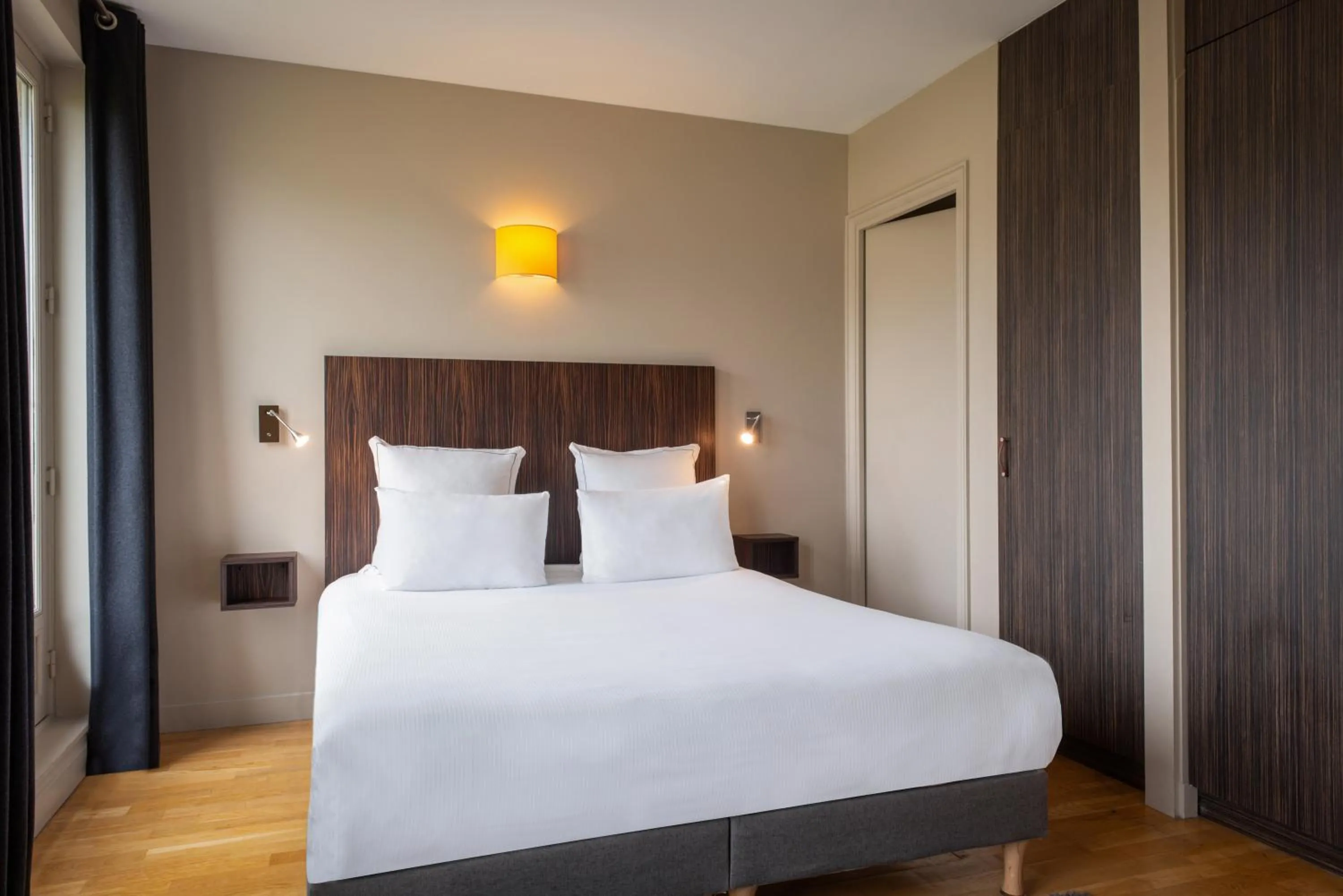 Bed in Hôtel Helzear Champs-Elysées