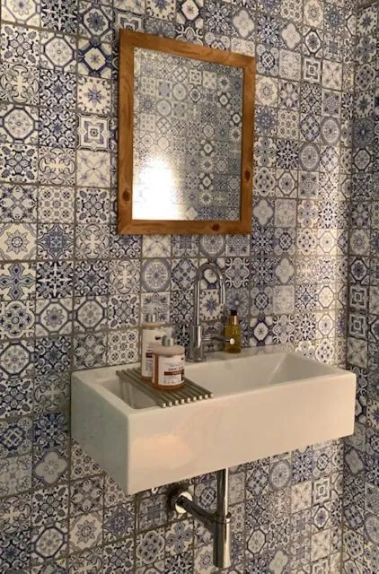 Bathroom in Elswoutshoek Suites