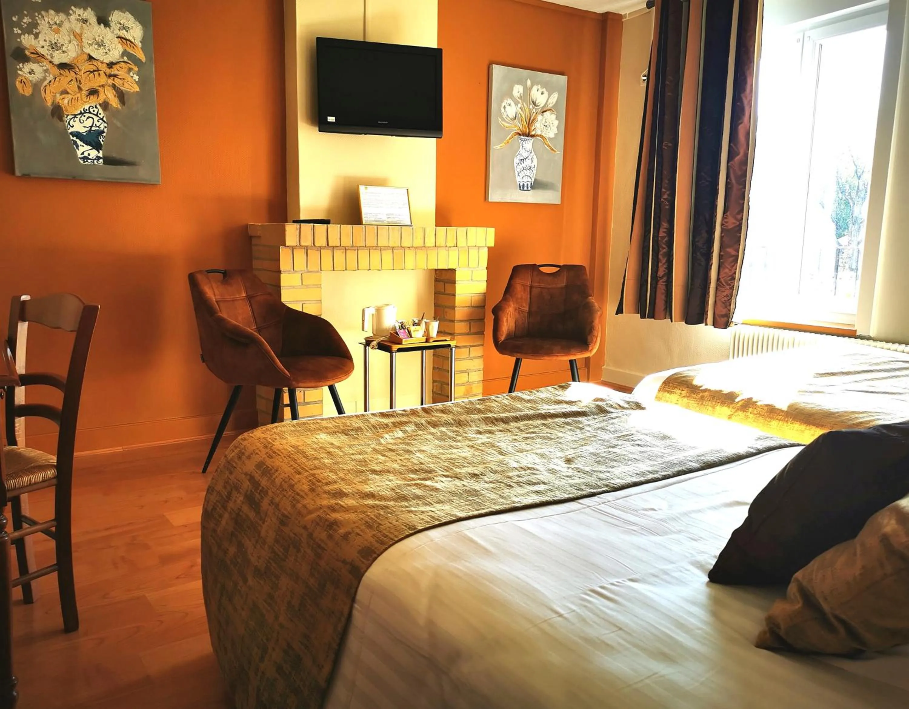 Bed in Logis Hôtel-Restaurant La Sapinière