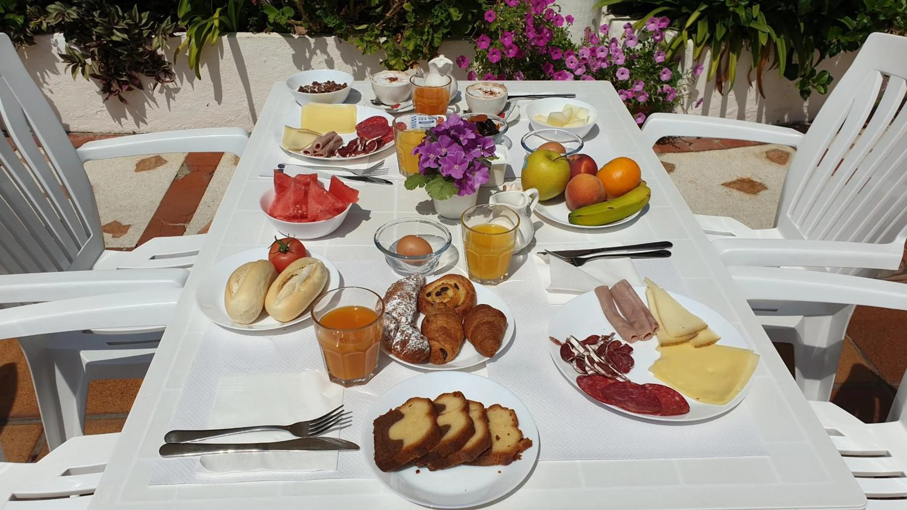 Breakfast in Hotel Mireia
