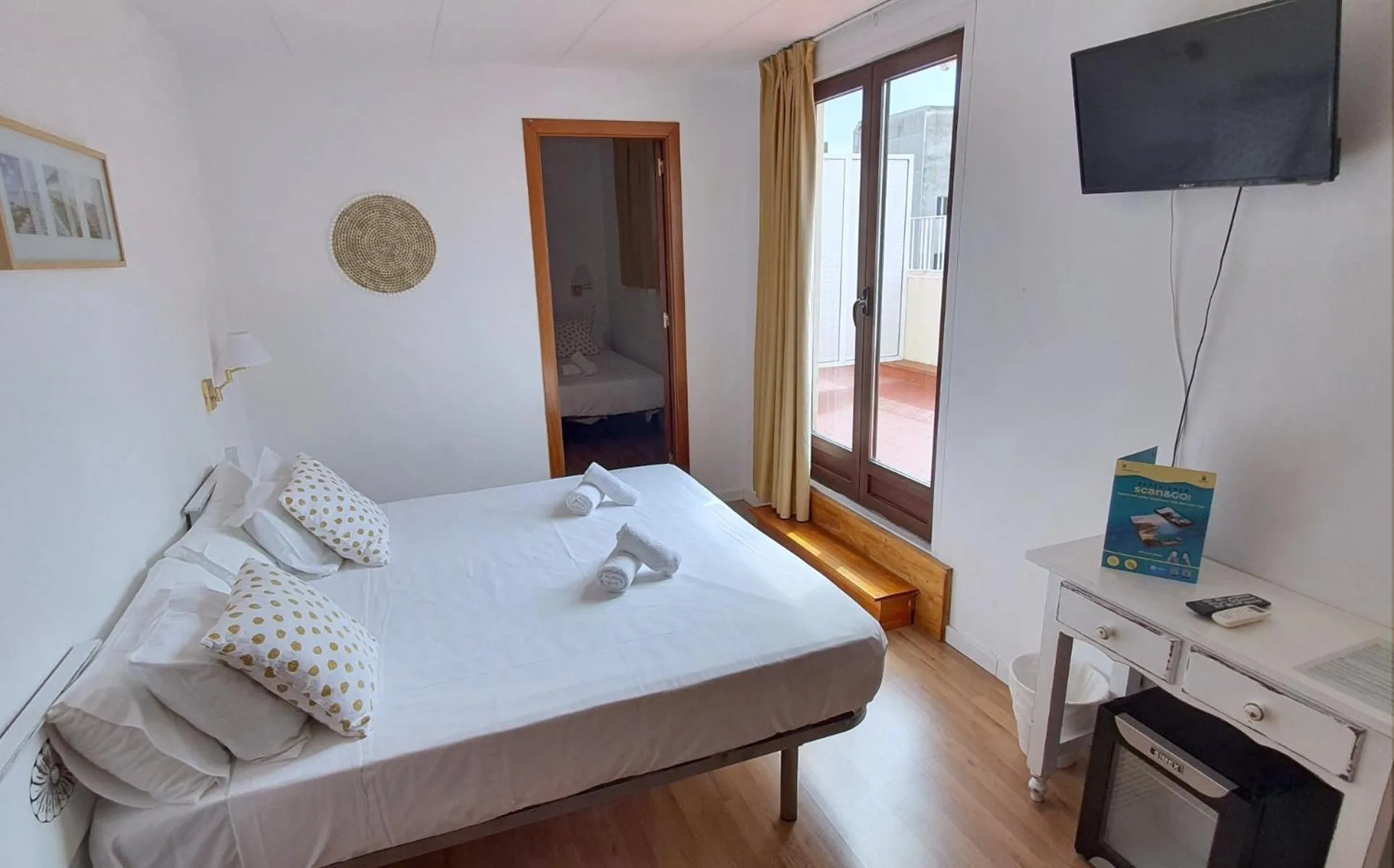 Other, Bed in Hotel Mireia