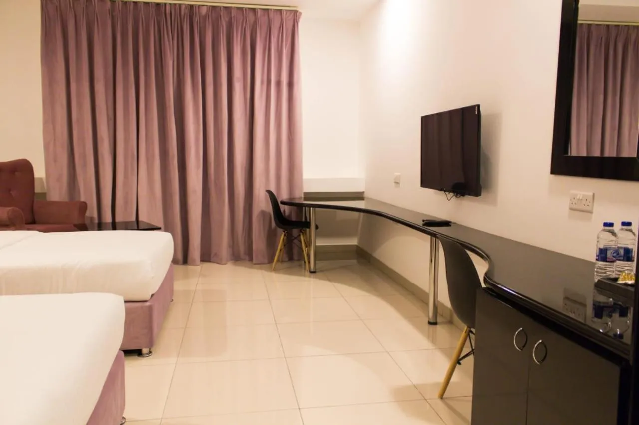 Living room, Bed in Parkside Plaza Muscat