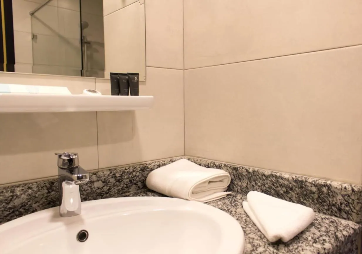 Bathroom in Parkside Plaza Muscat