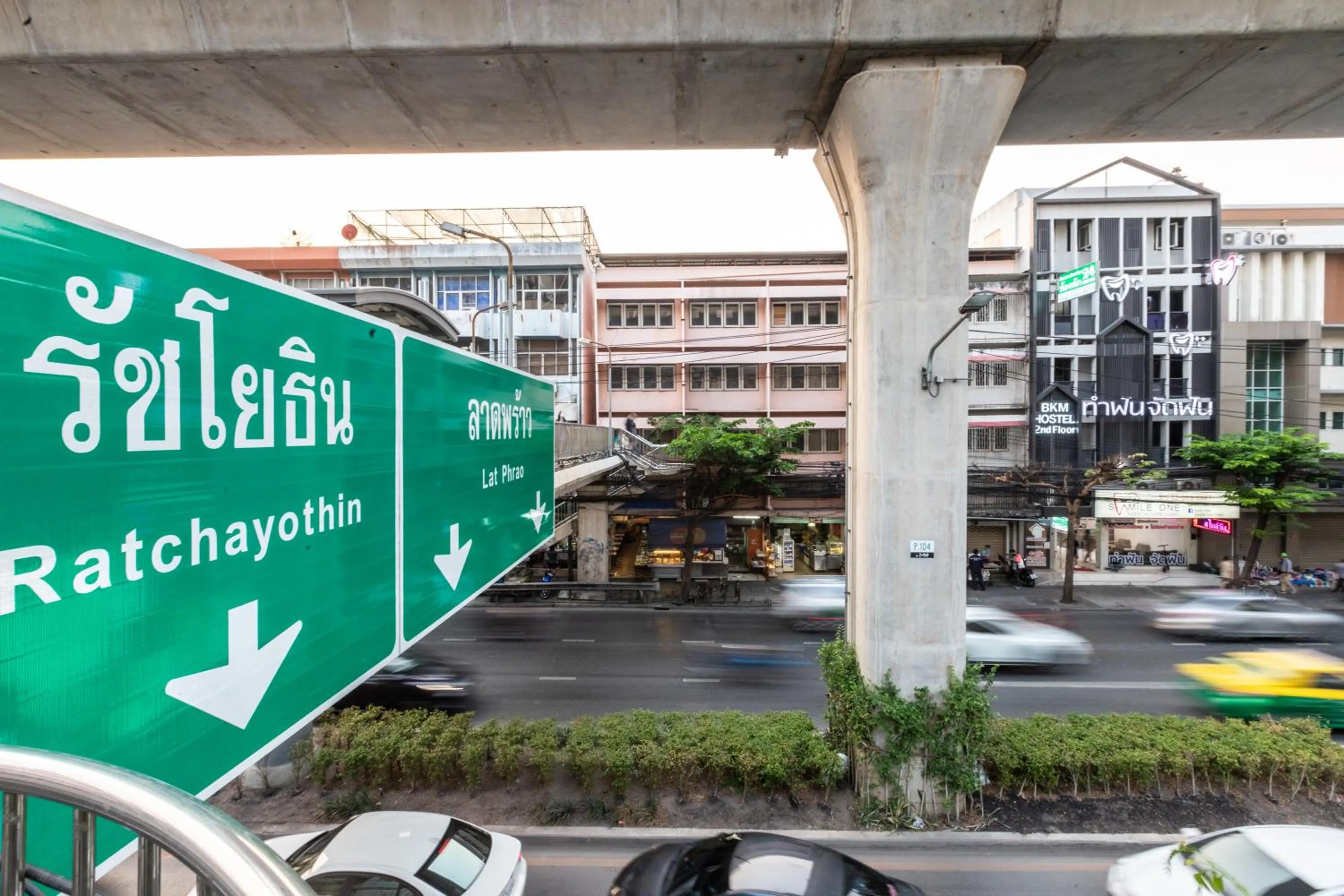 Property building in Baan Kun Mhor Hostel บ้านคุณหมอโฮสเทล