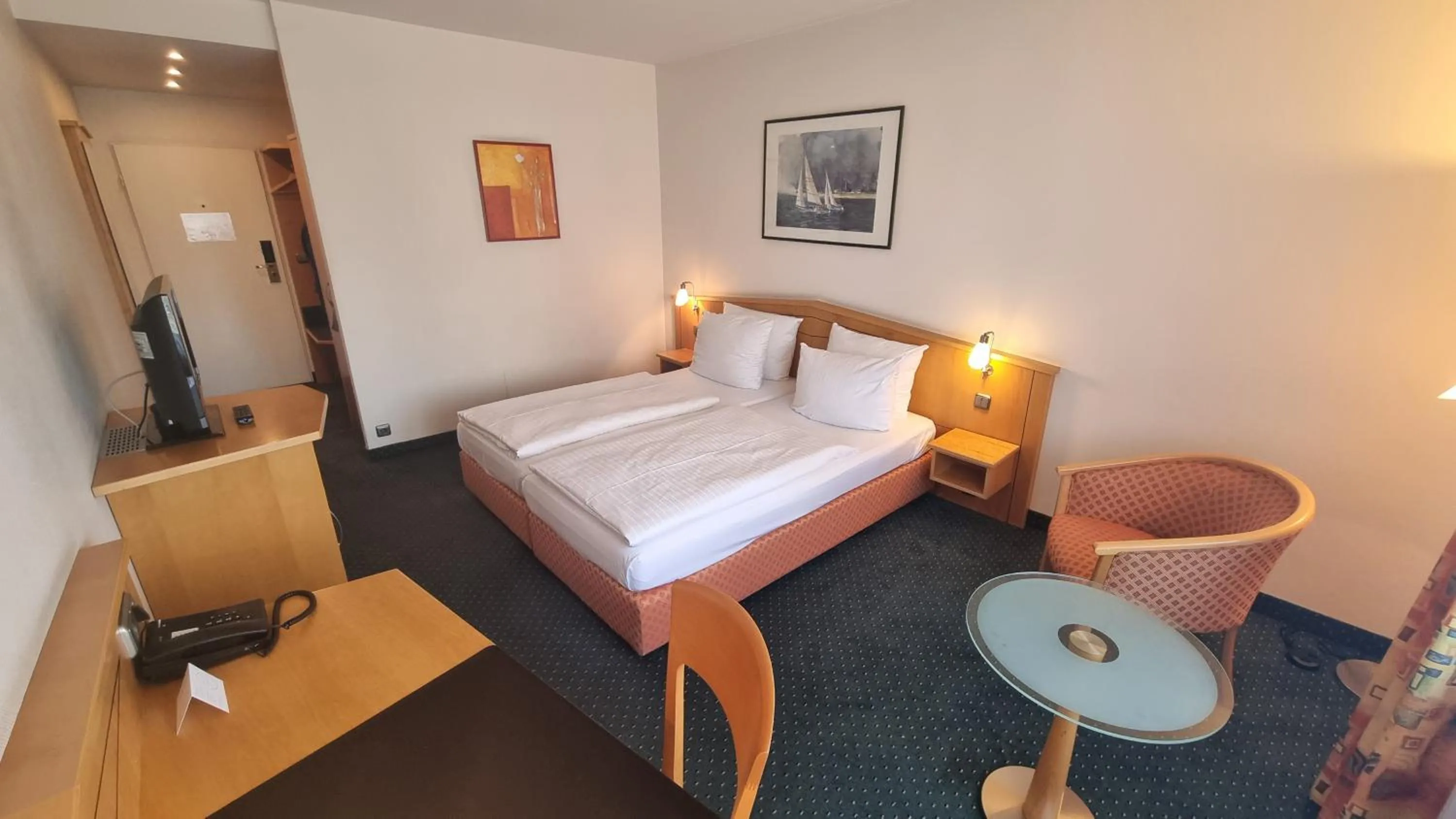 Double or Twin Room in Hotel Panorama Hamburg-Billstedt