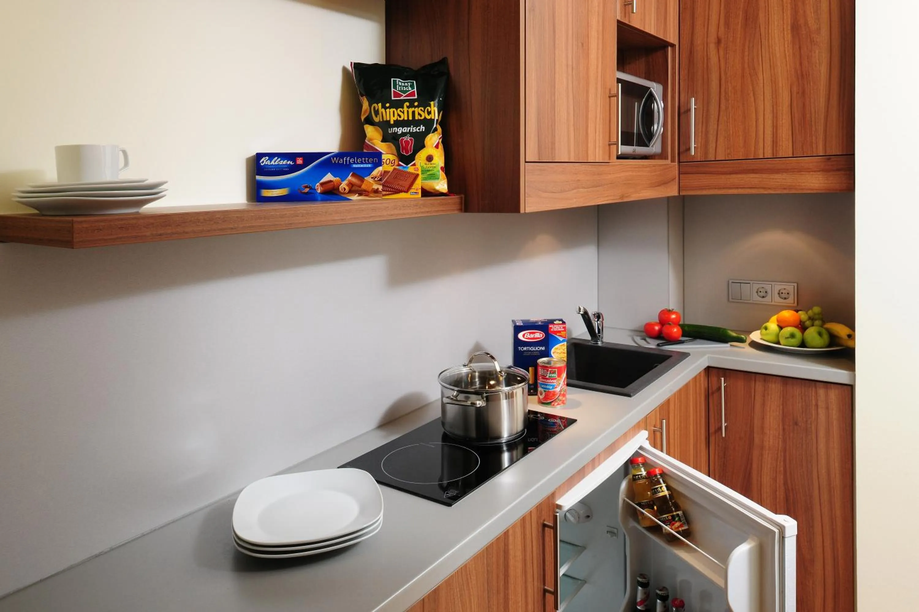 Kitchen or kitchenette in GuestHouse Mainz