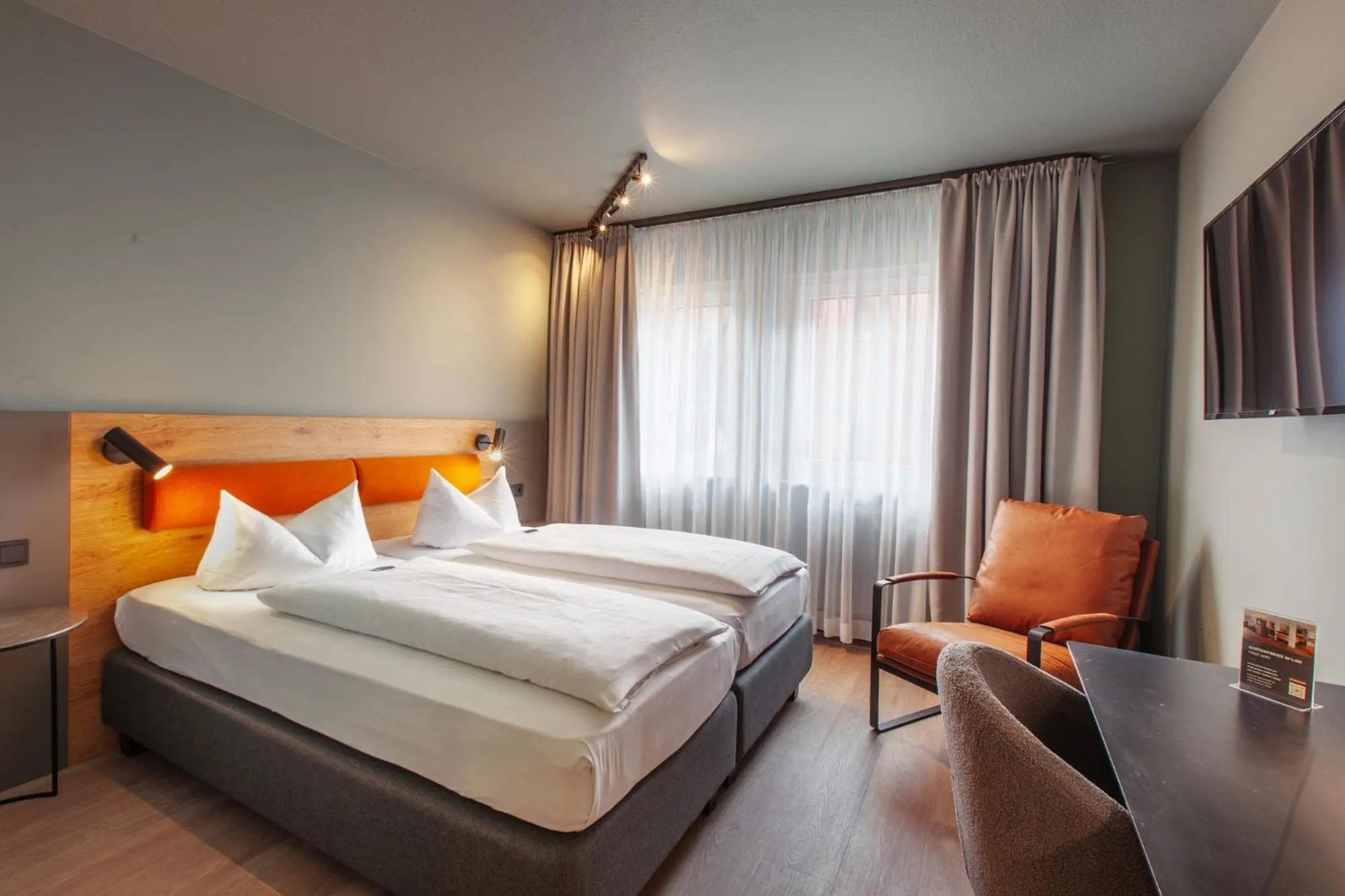 Photo of the whole room, Bed in Hotel am Jakobsmarkt