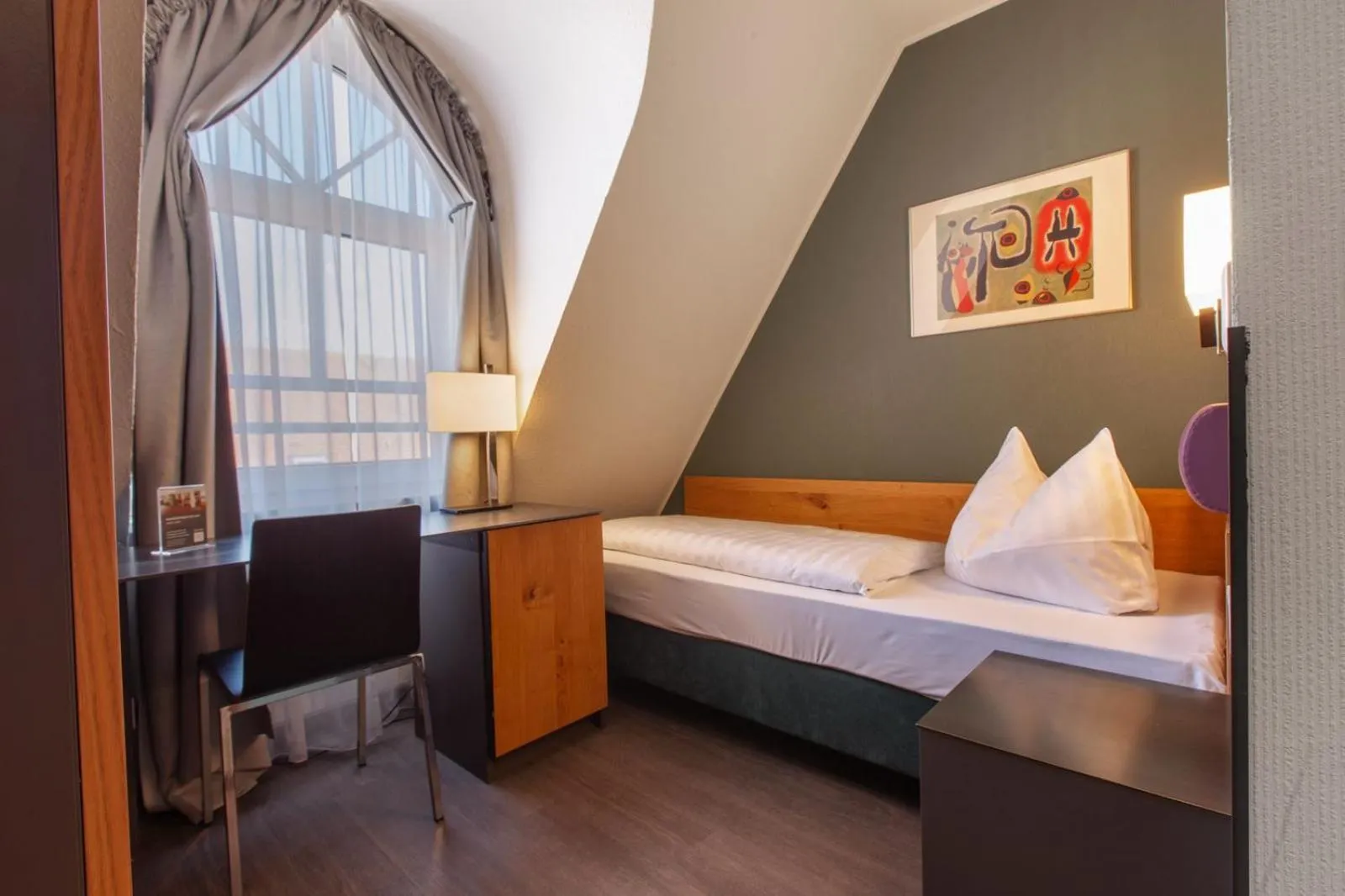 Photo of the whole room, Bed in Hotel am Jakobsmarkt