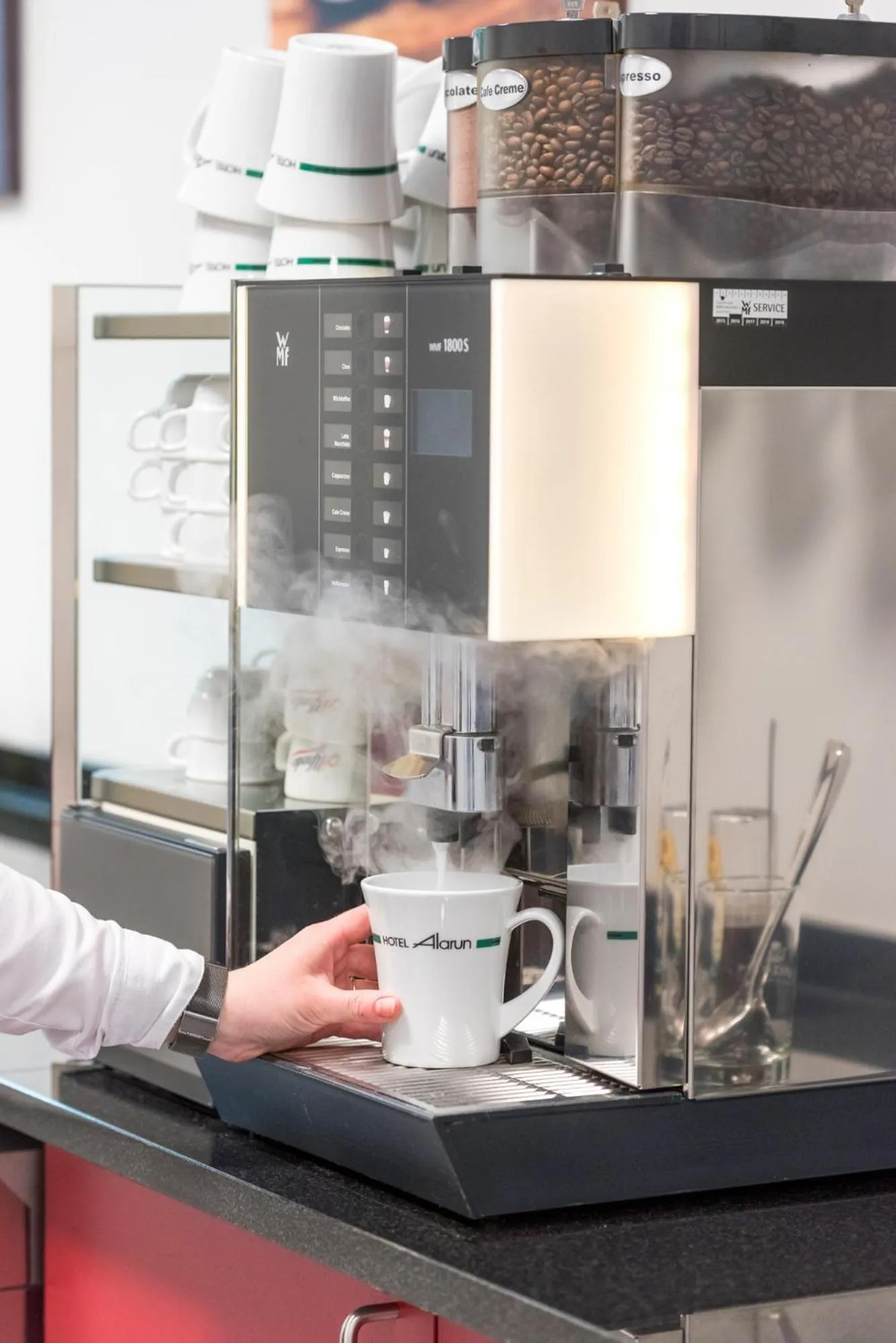 Coffee/tea facilities in Hotel Alarun