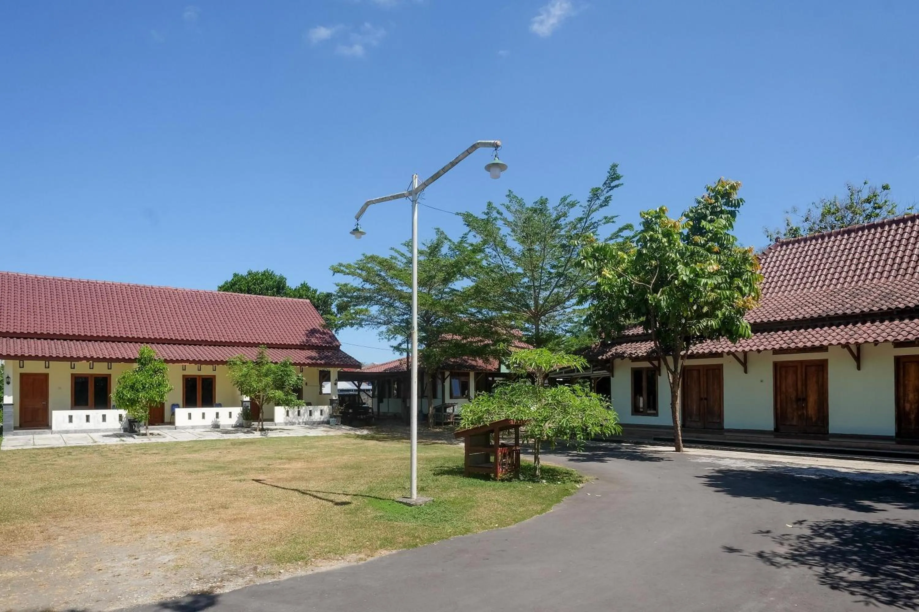 Property Building in RedDoorz Syariah near Alun Alun Wonosari