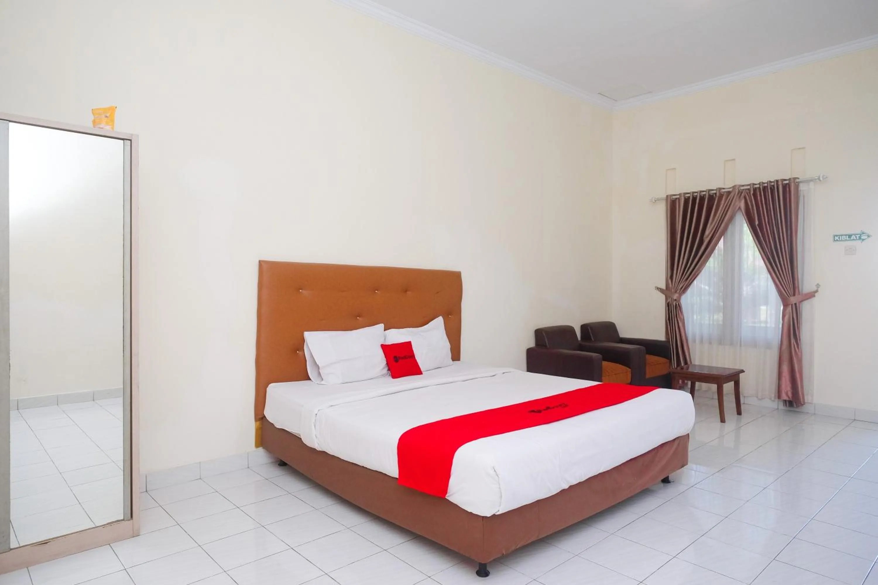 Bed in RedDoorz Syariah near Alun Alun Wonosari