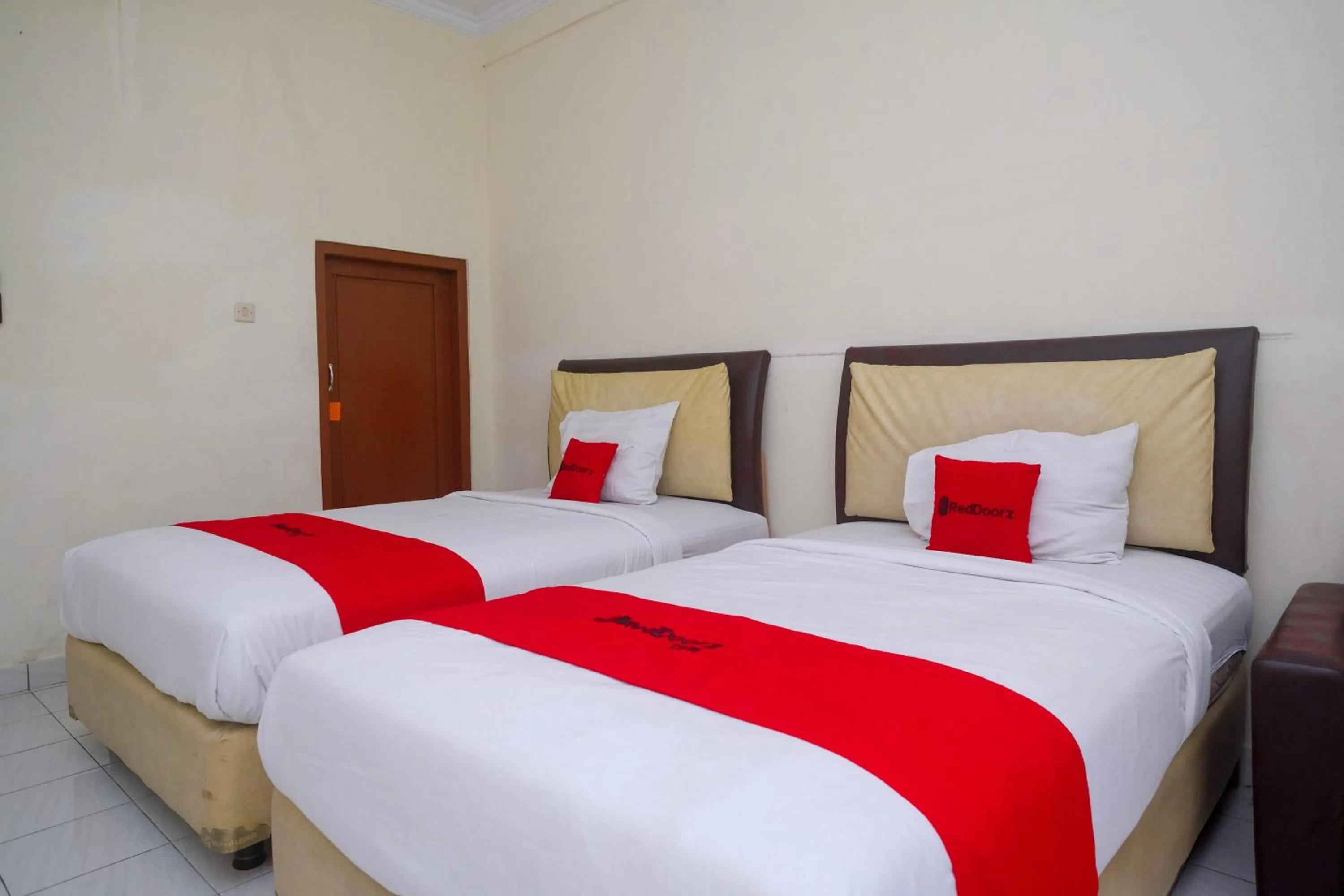 Bed in RedDoorz Syariah near Alun Alun Wonosari