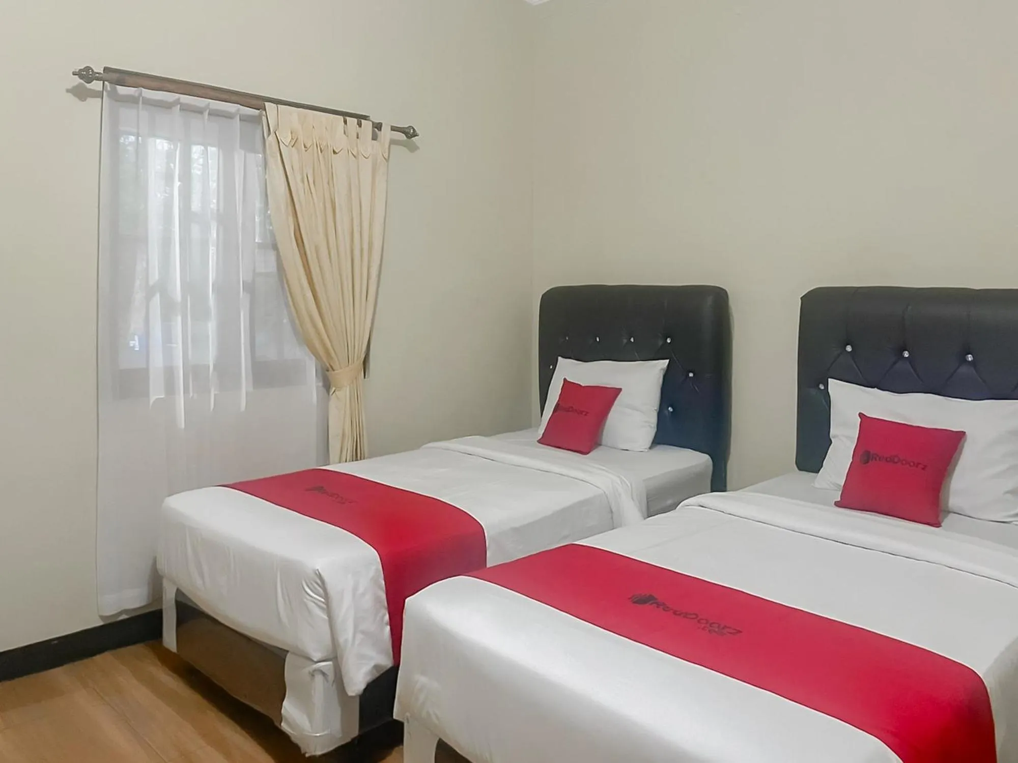 Bed in RedDoorz Syariah at Bumi Eyang Enin Homestay Tasikmalaya