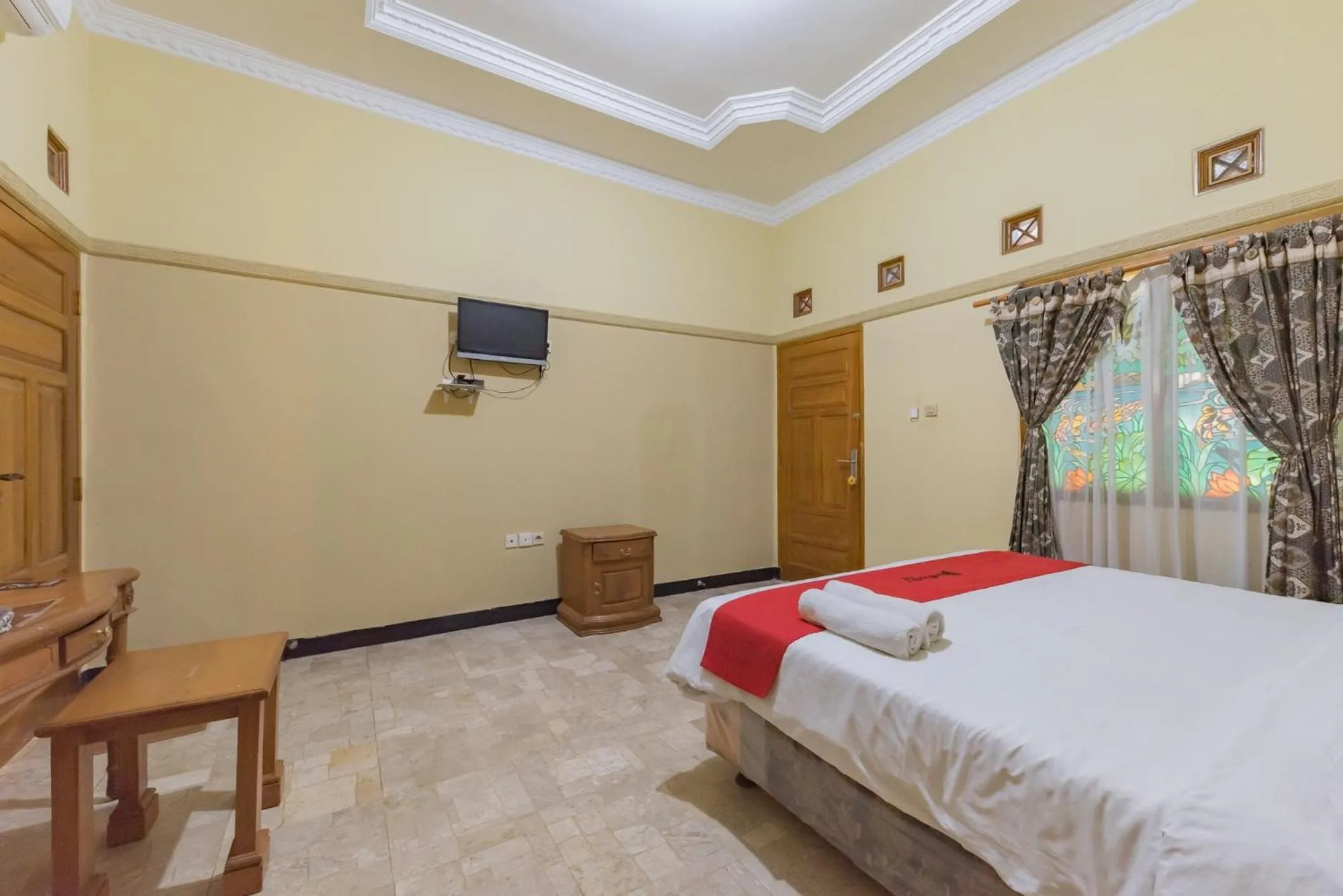 Bed in RedDoorz Syariah at Bumi Eyang Enin Homestay Tasikmalaya