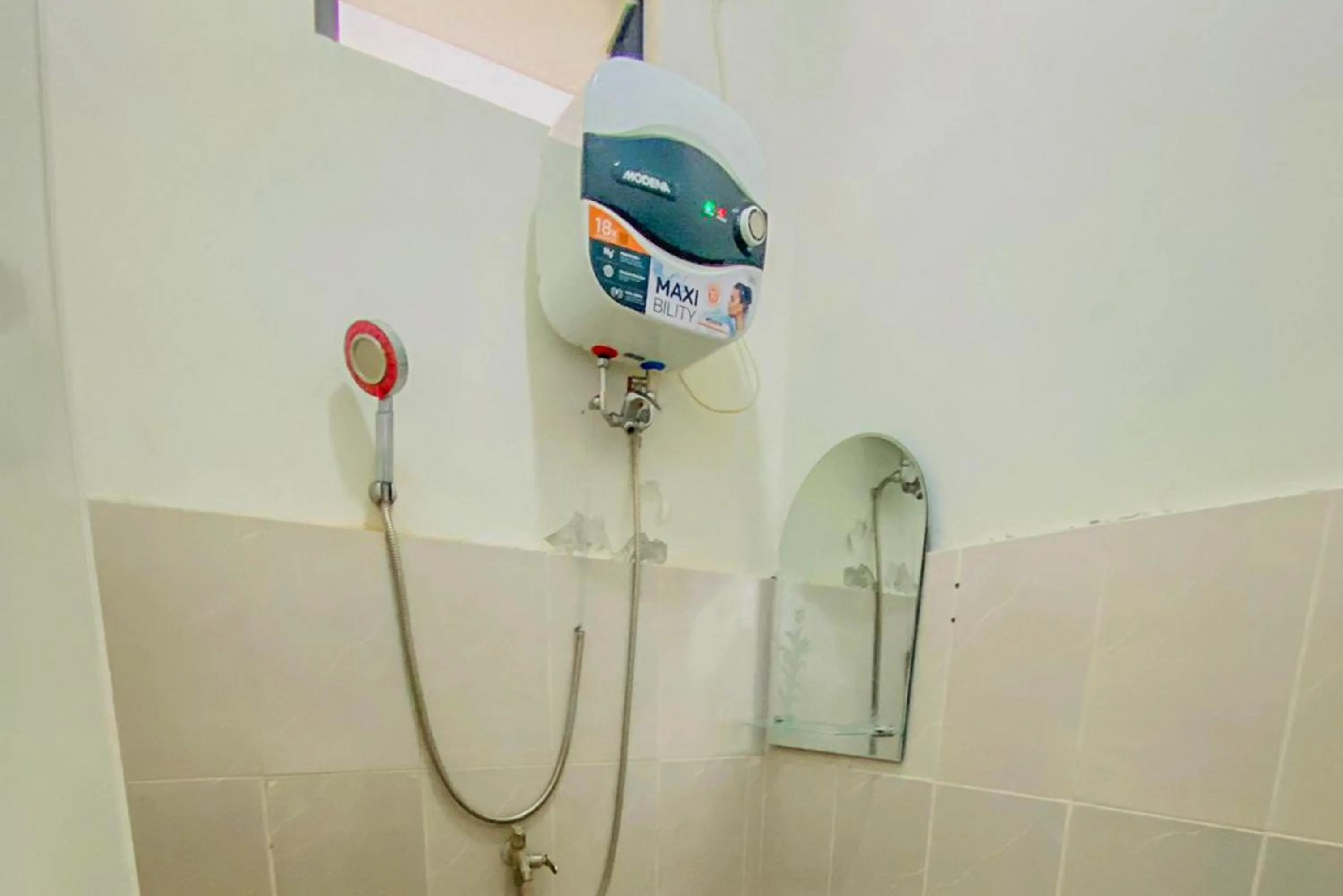 Bathroom in OYO 2798 Semeru Residence Syariah