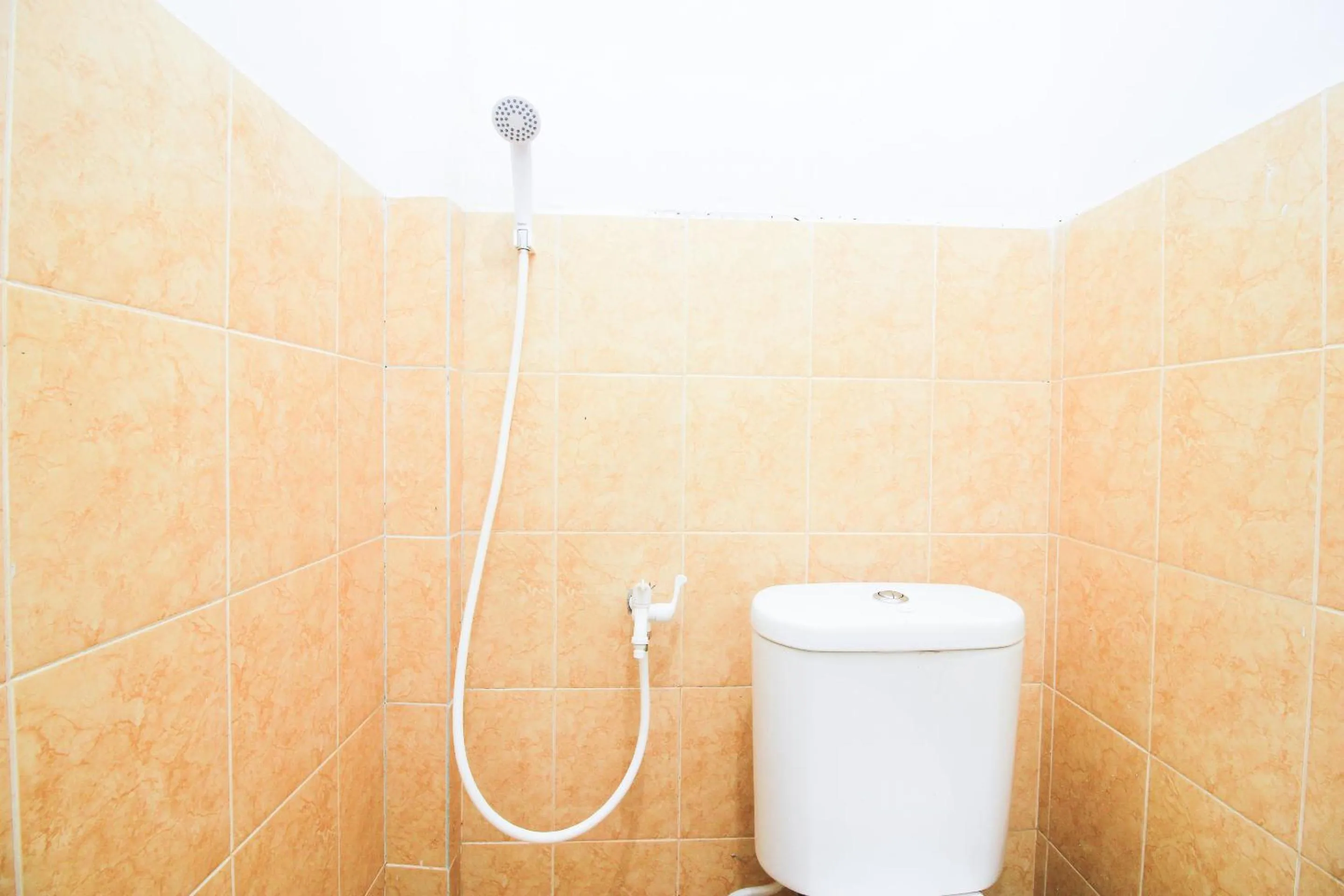 Bathroom in RedDoorz at Karangploso 2