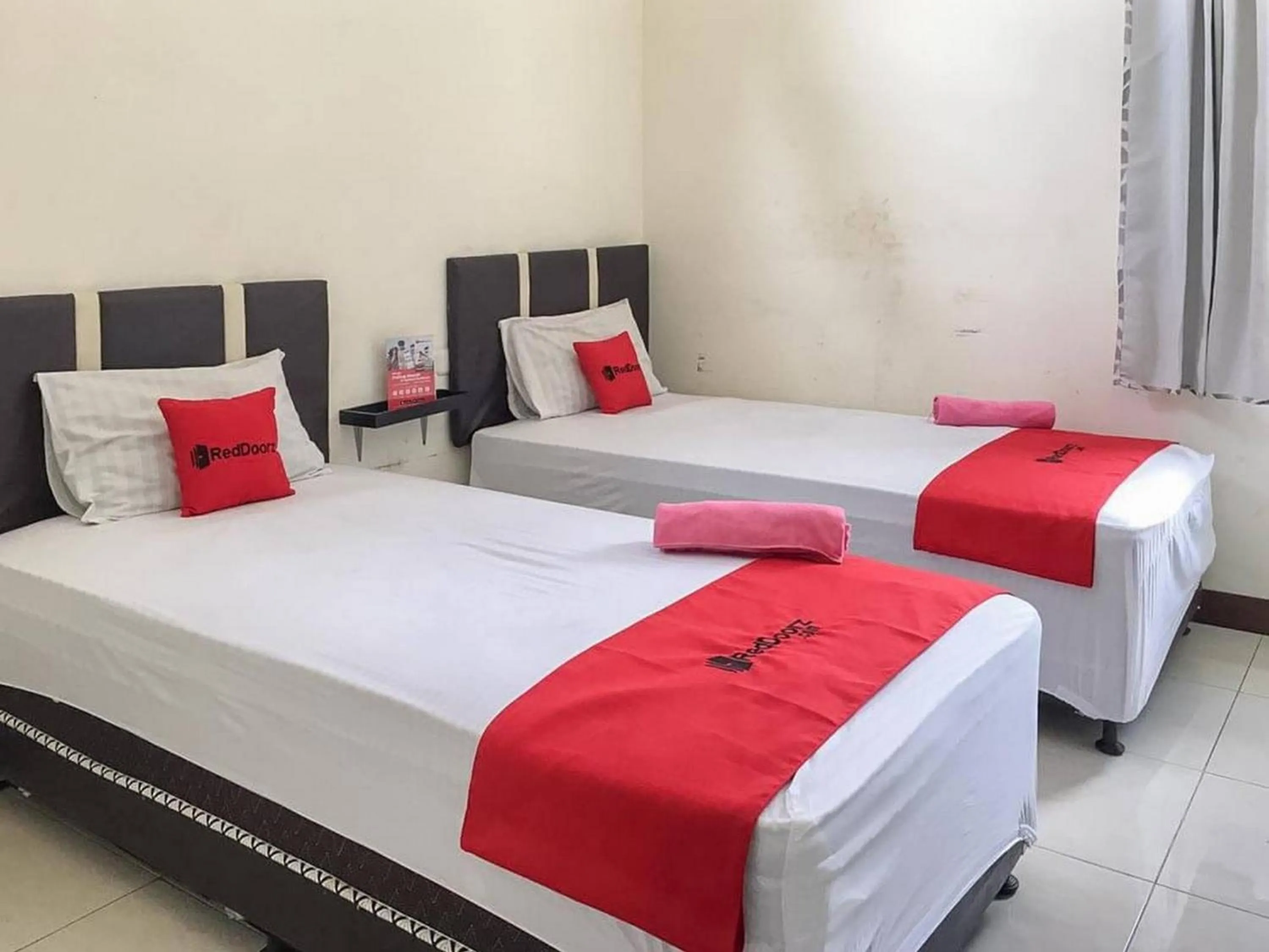 Bedroom, Bed in RedDoorz at Karangploso 2