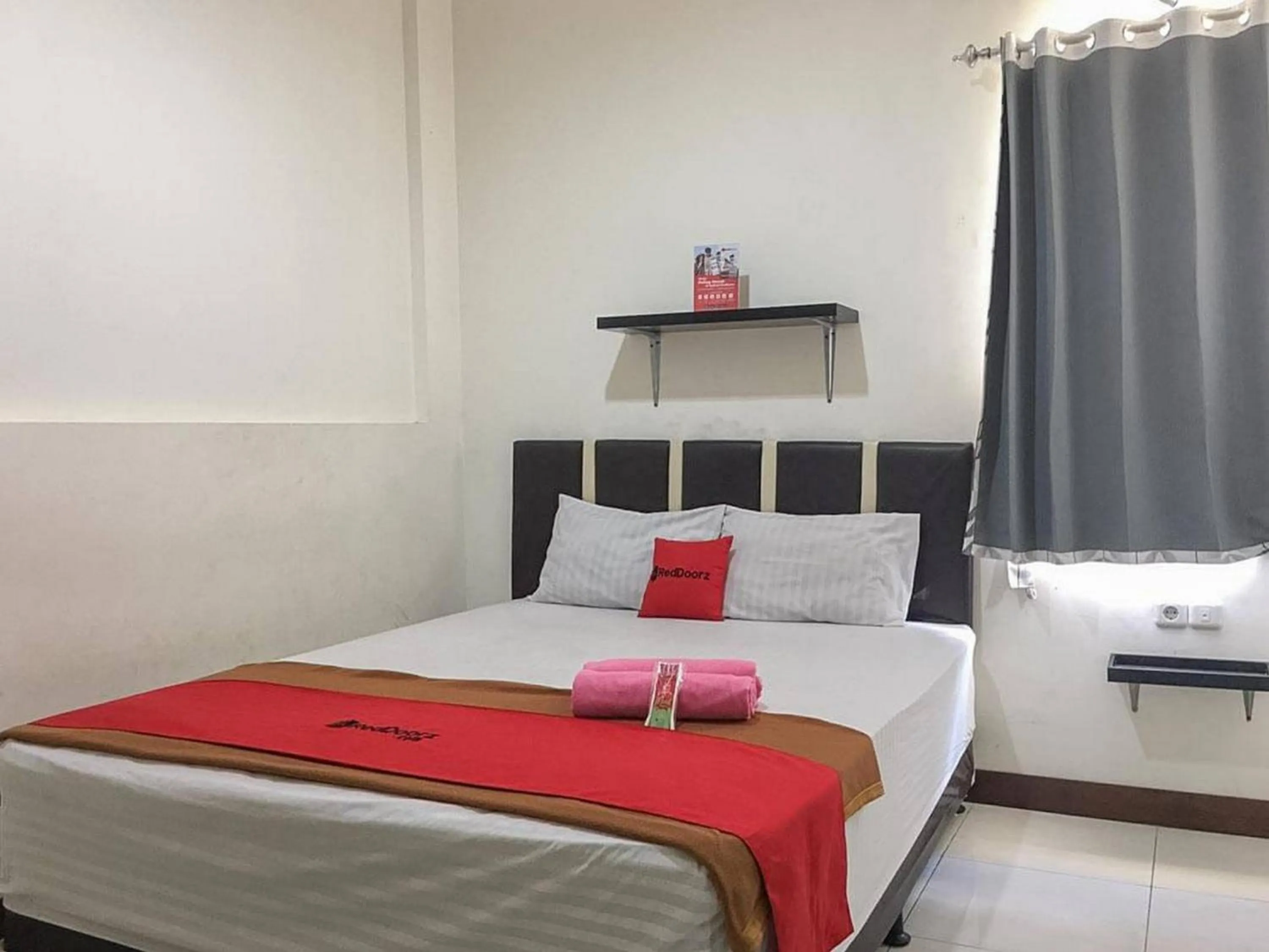 Bedroom, Bed in RedDoorz at Karangploso 2