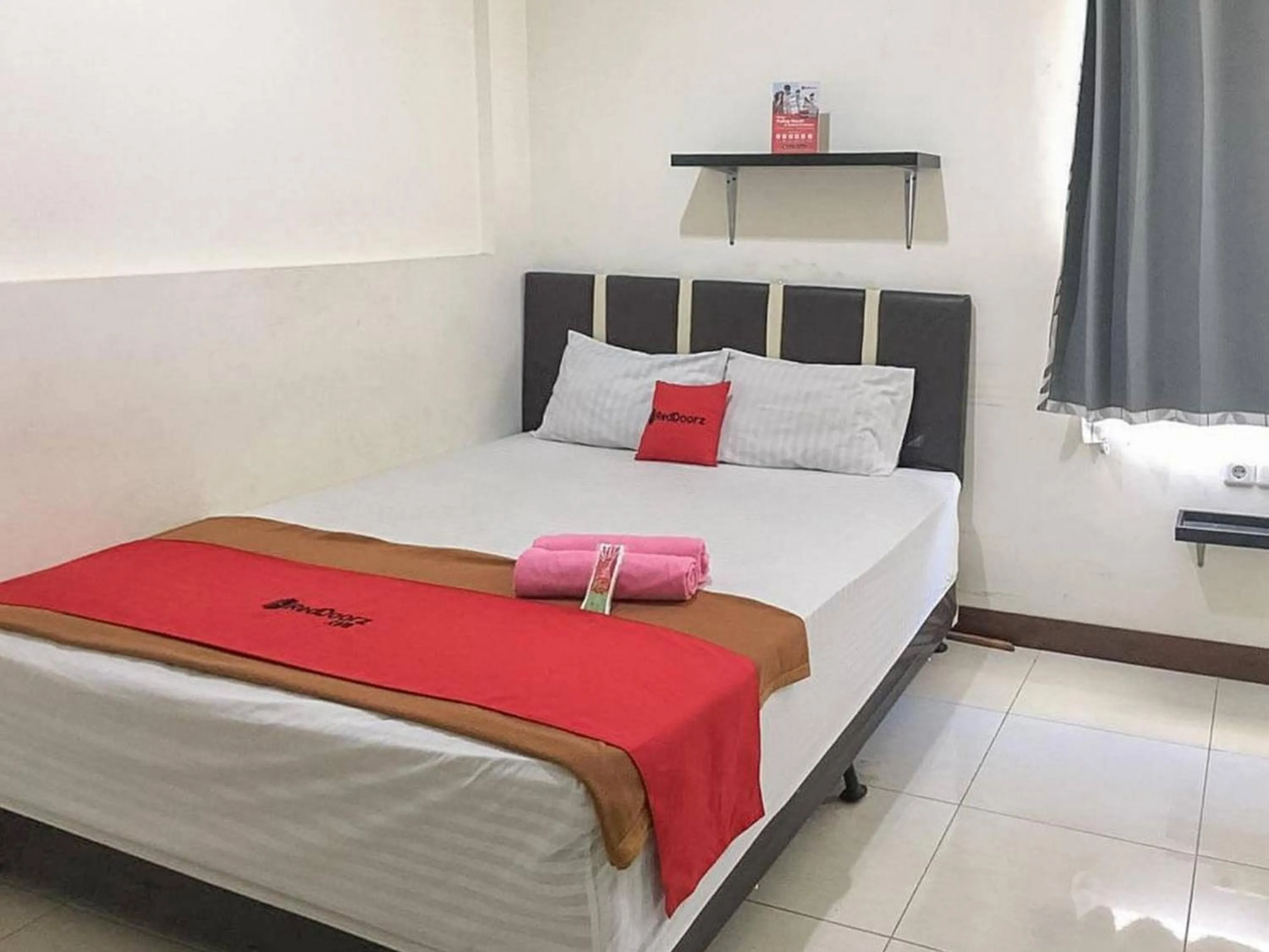 Bedroom, Bed in RedDoorz at Karangploso 2