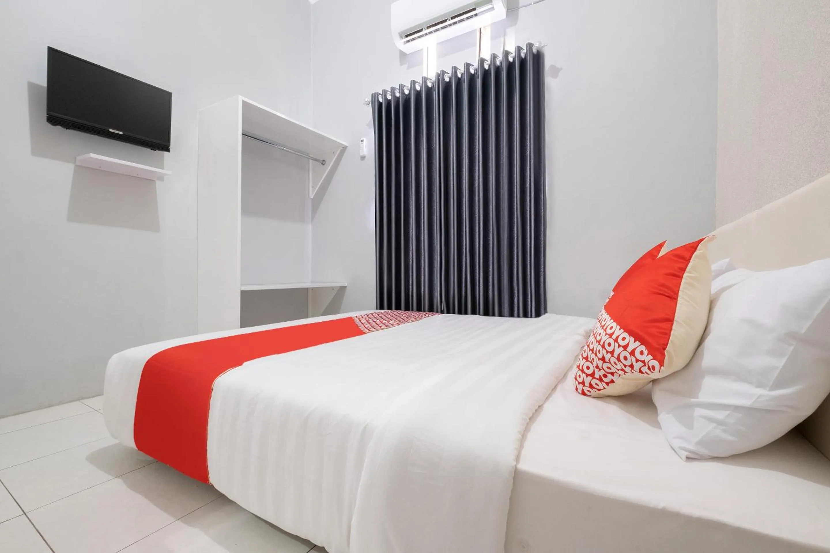 Bedroom, Bed in Hotel O Nareswari Guest House Syariah