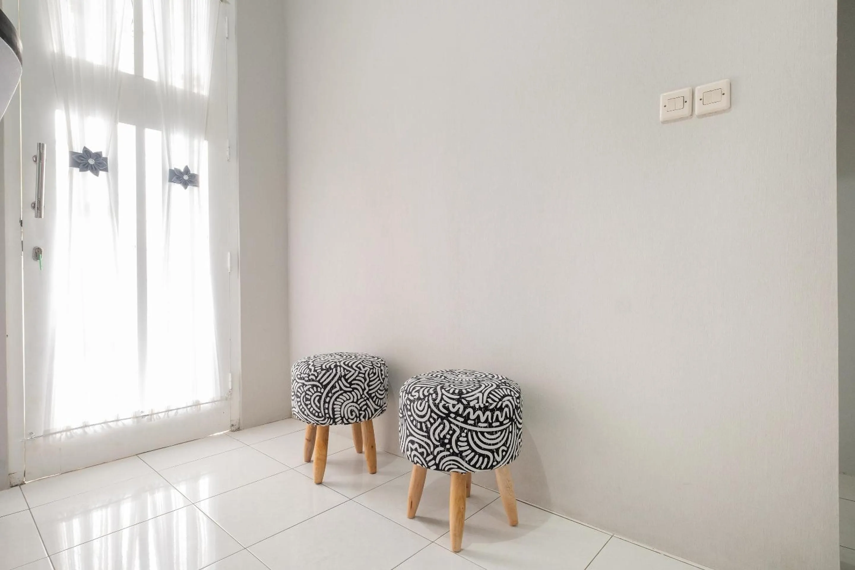 Lobby or reception in Hotel O Nareswari Guest House Syariah