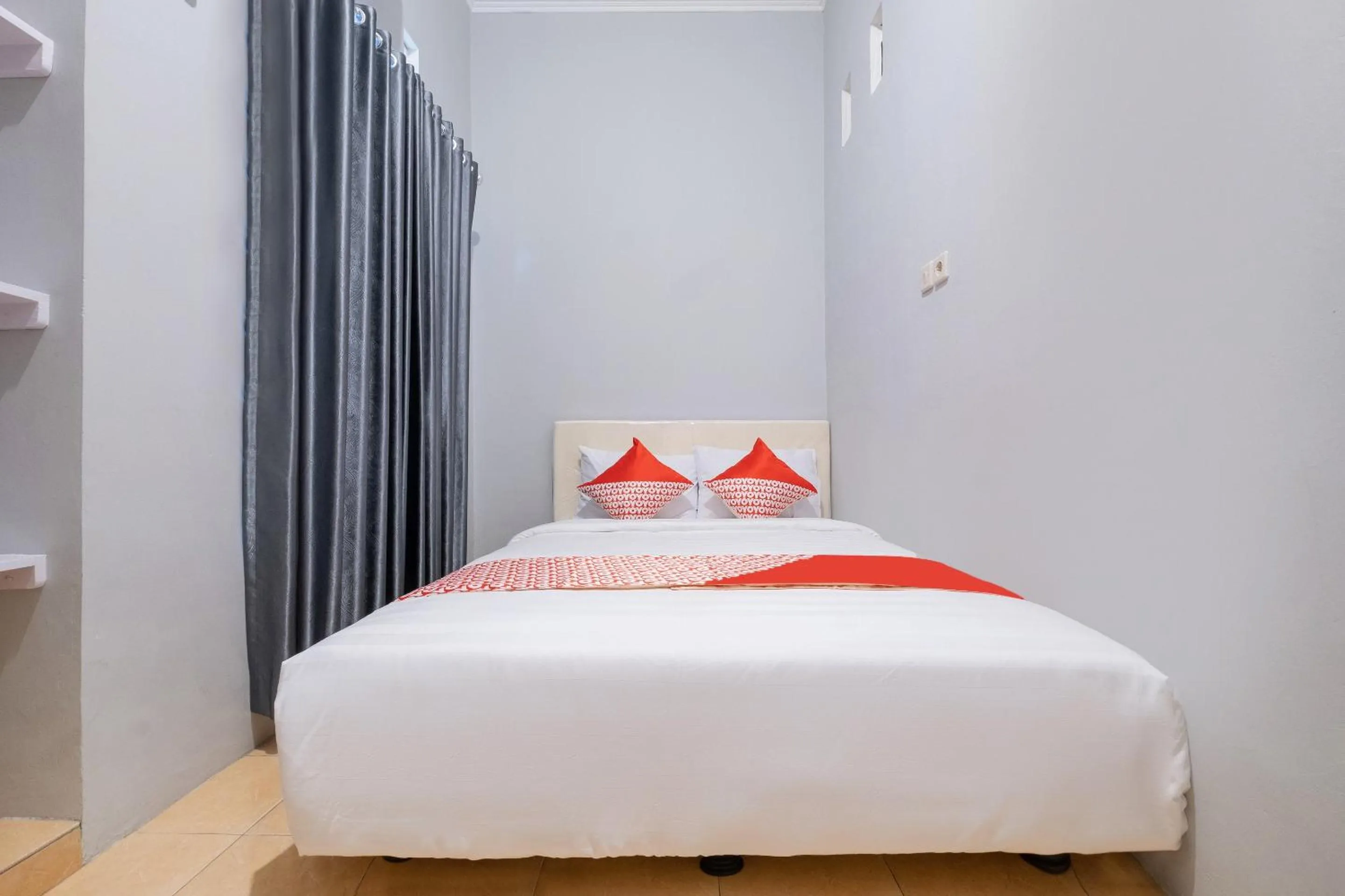 Bedroom, Bed in Hotel O Nareswari Guest House Syariah