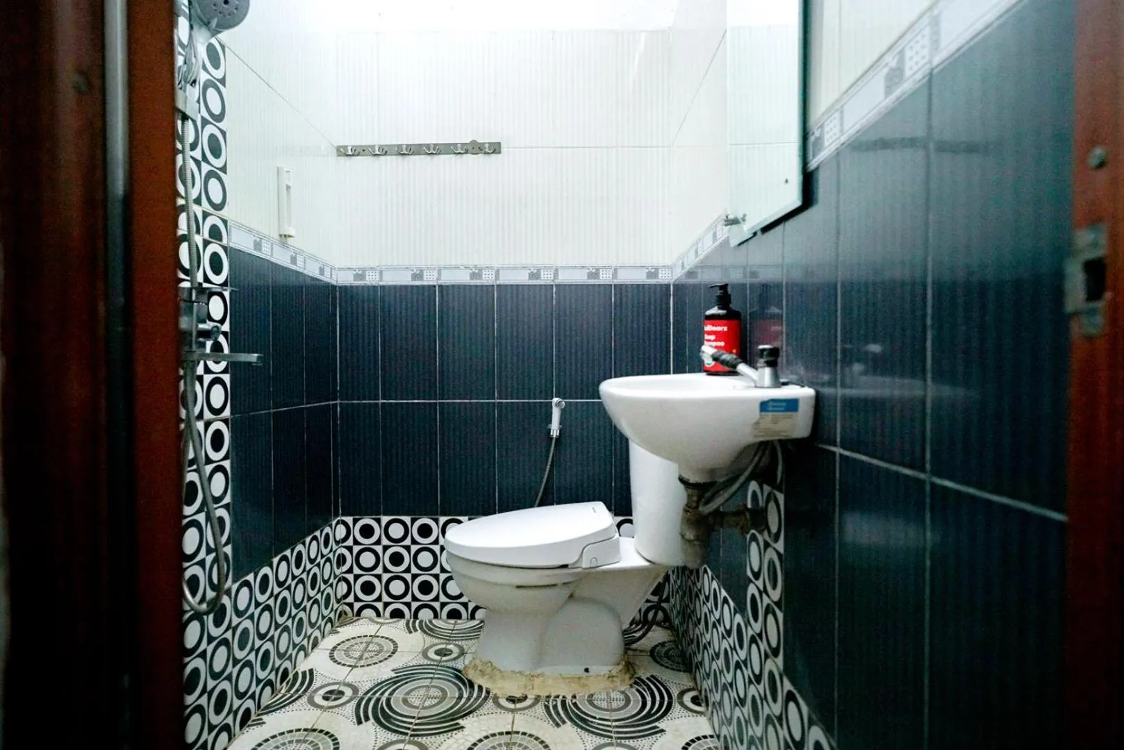 Bathroom in RedDoorz Syariah near Unila Lampung
