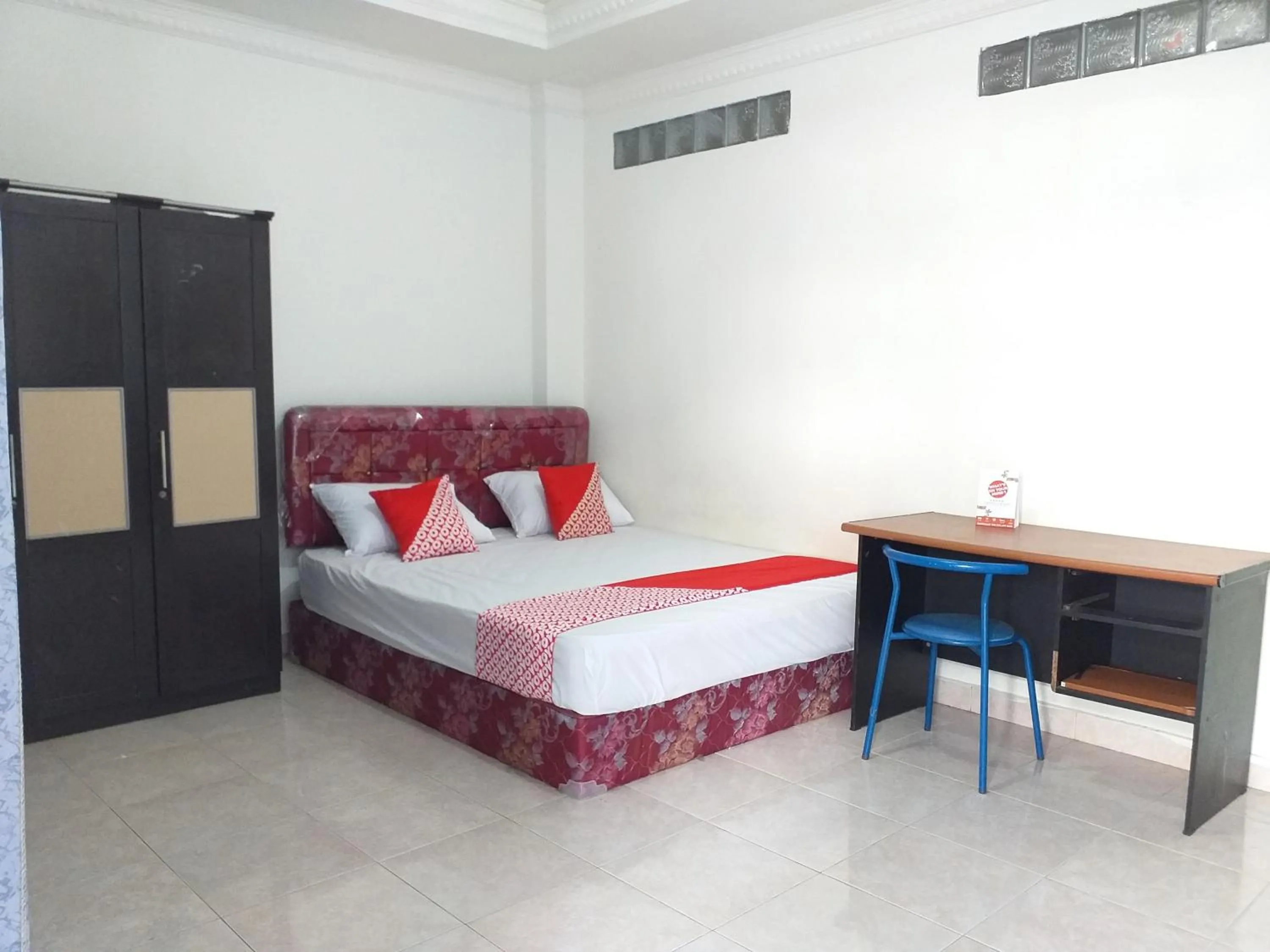 Bedroom, Bed in OYO Life 2664 D'kost