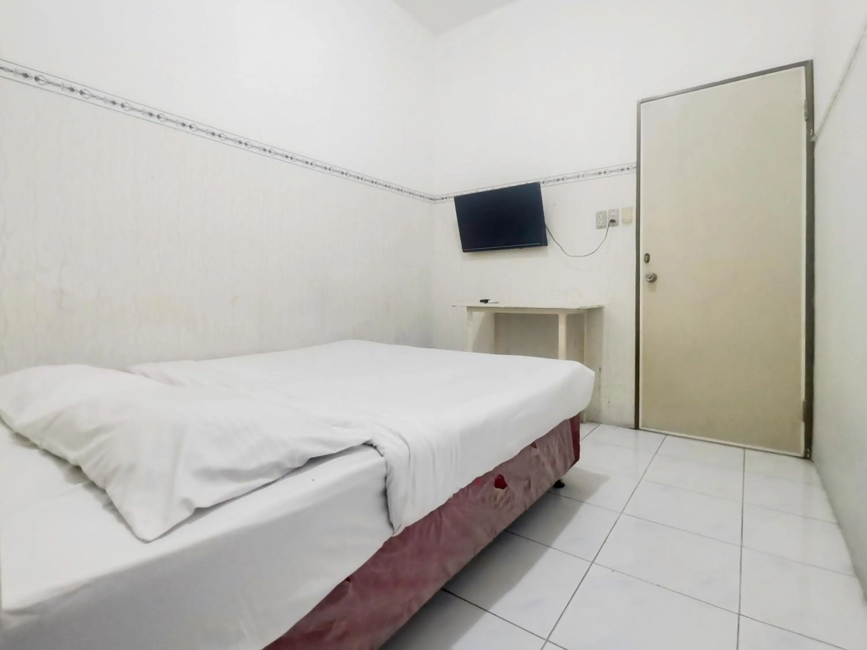 Bedroom, Bed in Kartini Residence RedPartner