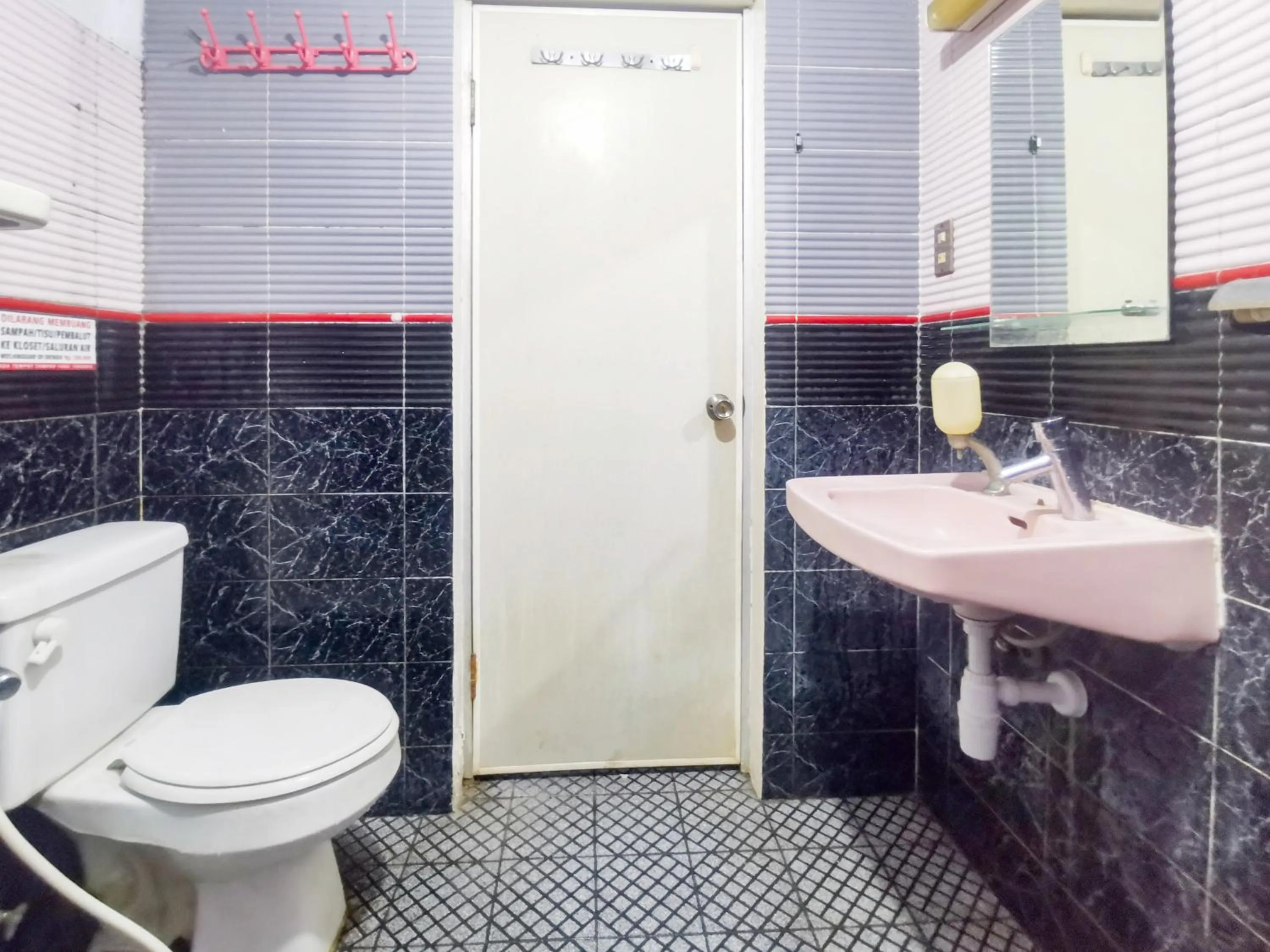 Bathroom in Kartini Residence RedPartner