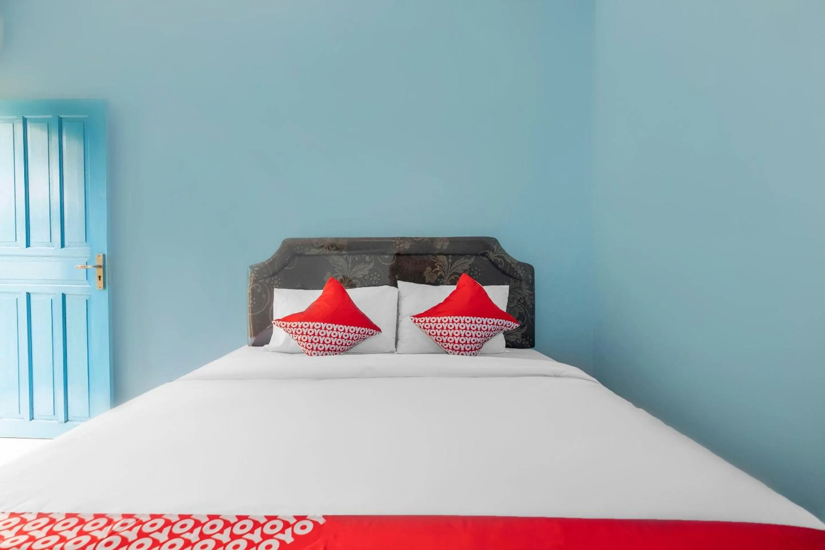 Bedroom in Hotel O RF Homestay