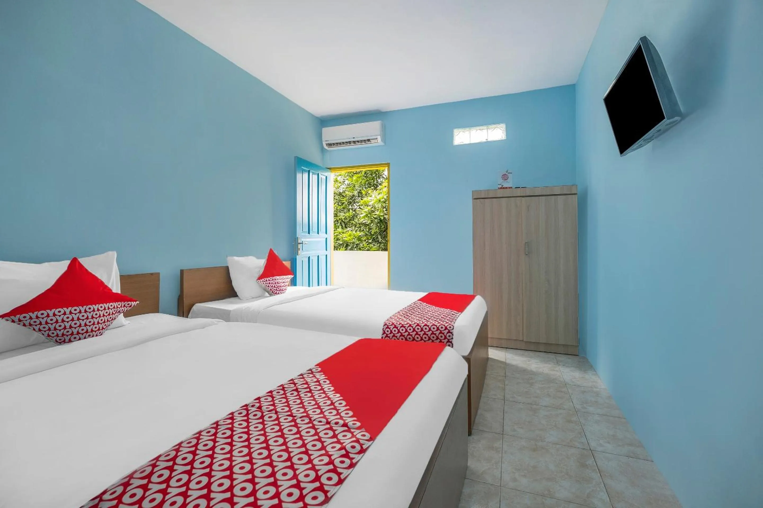 Bedroom in Hotel O RF Homestay