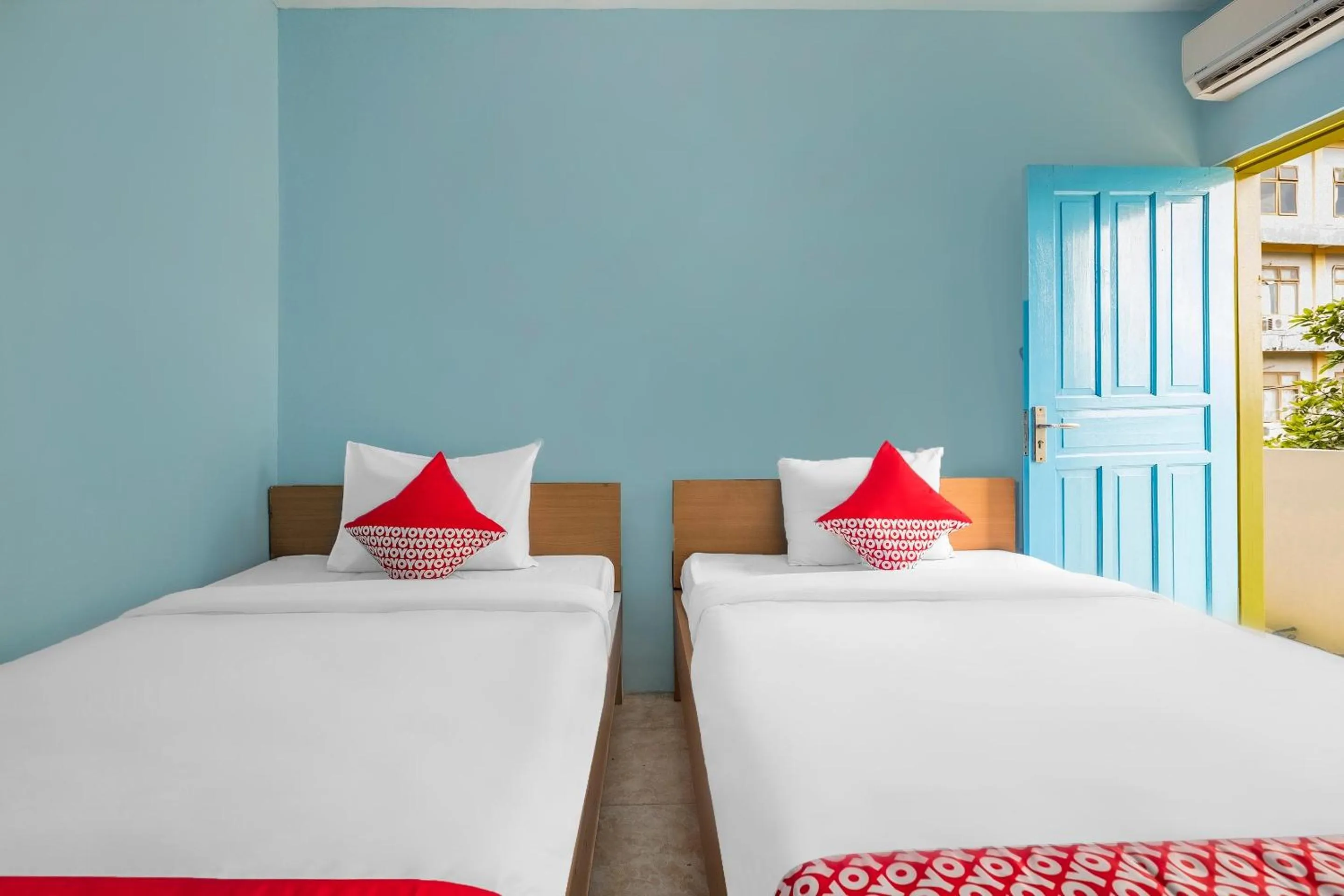 Bedroom in Hotel O RF Homestay