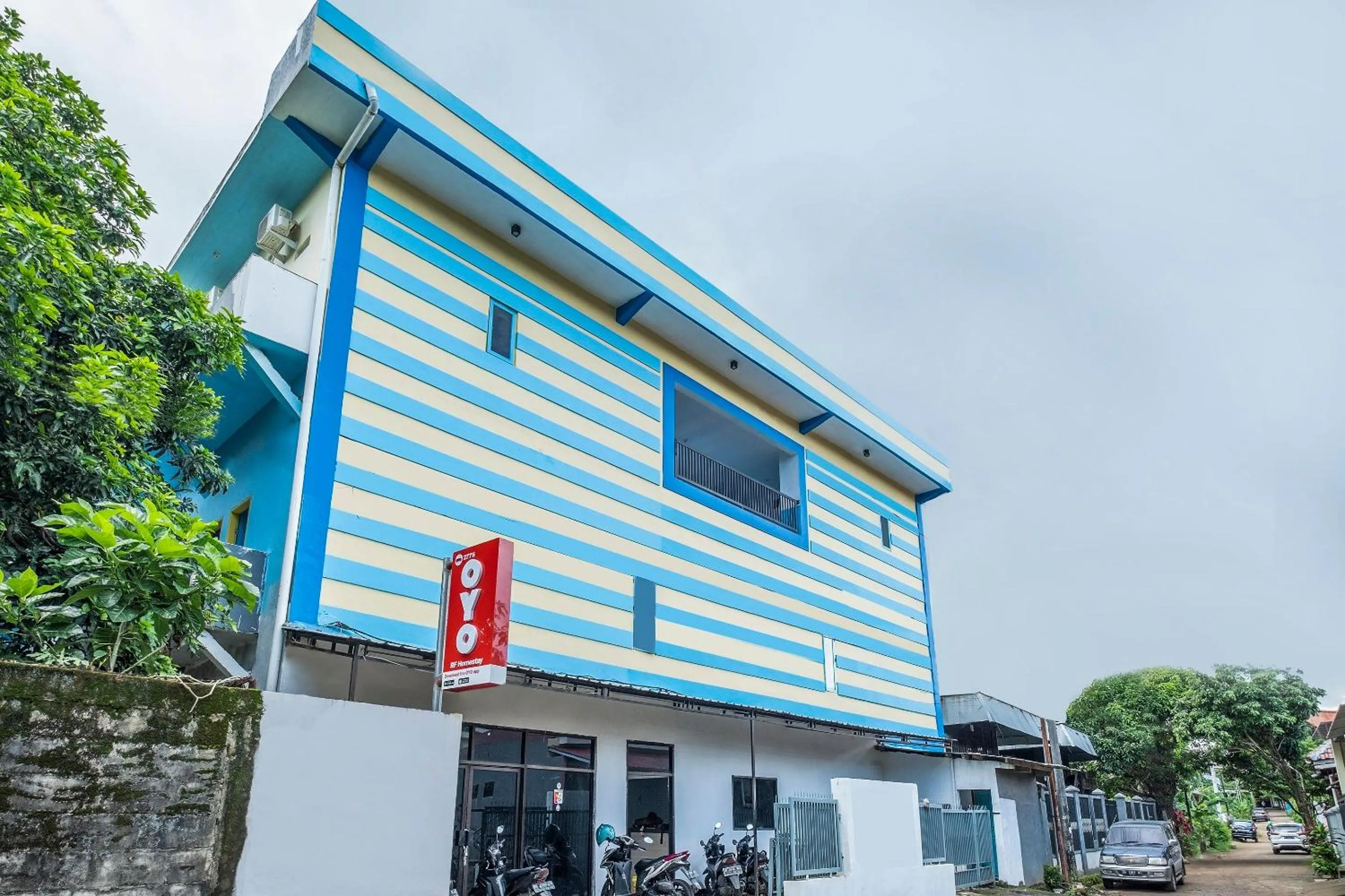 Facade/entrance in Hotel O RF Homestay