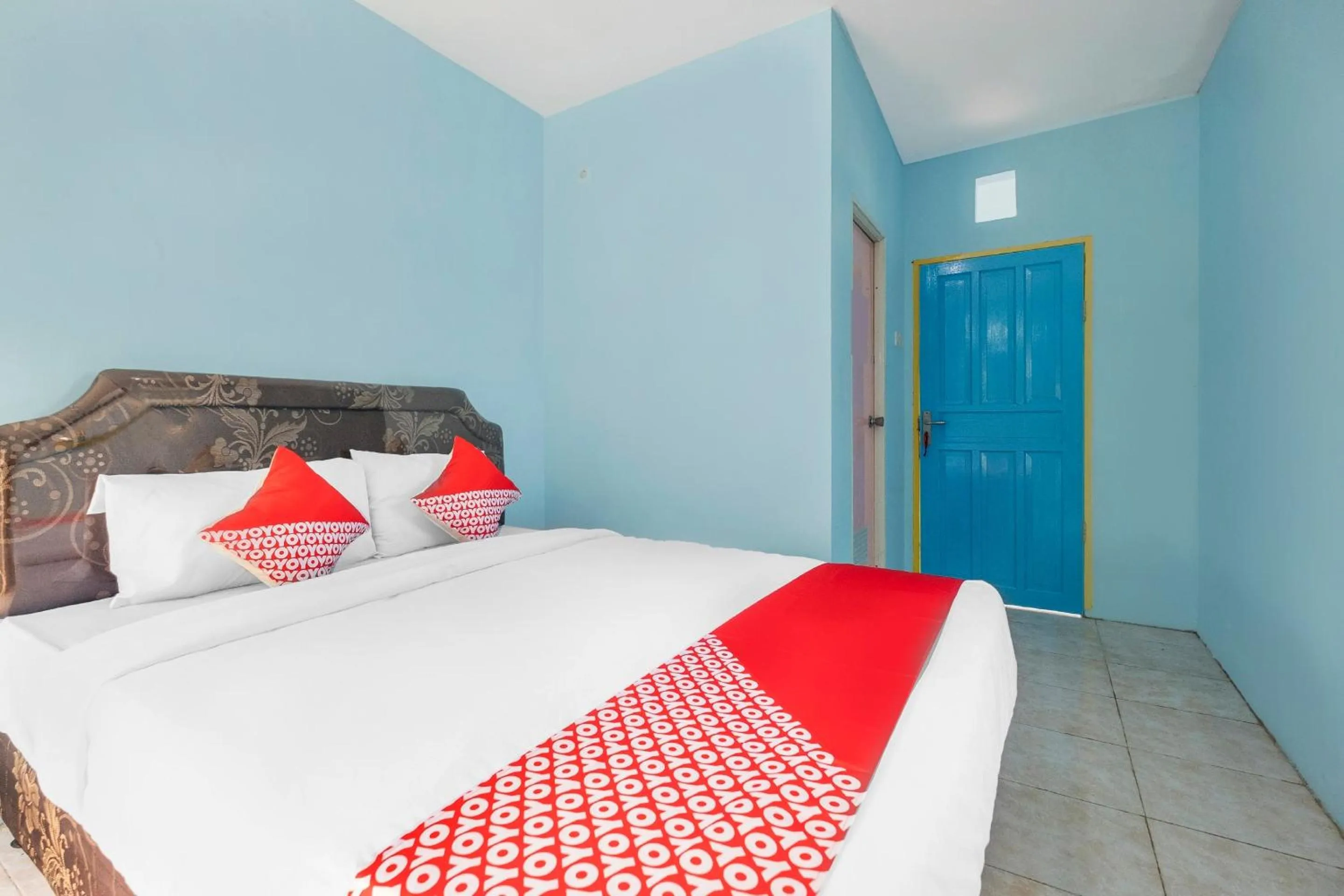 Bedroom in Hotel O RF Homestay