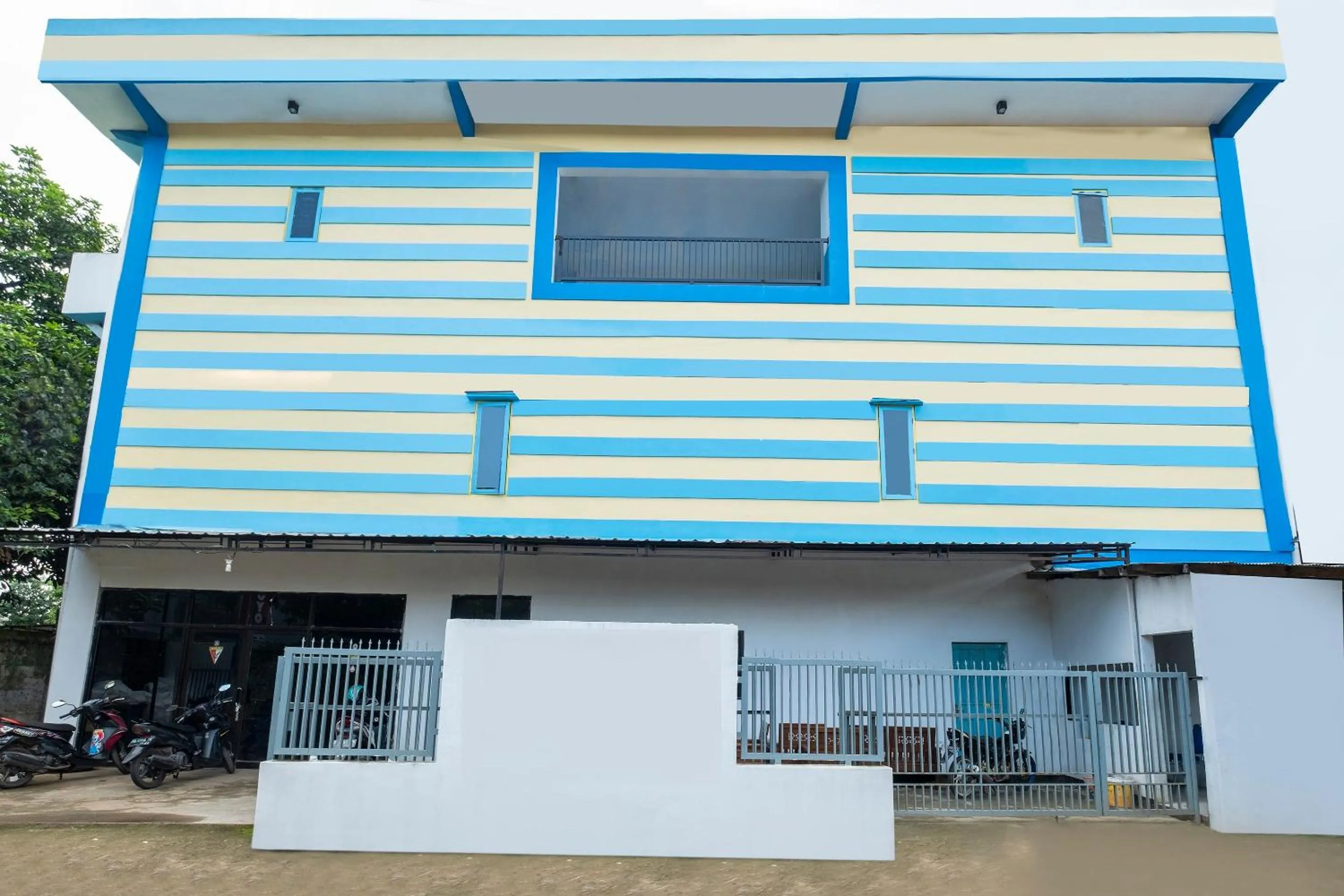 Facade/entrance in Hotel O RF Homestay