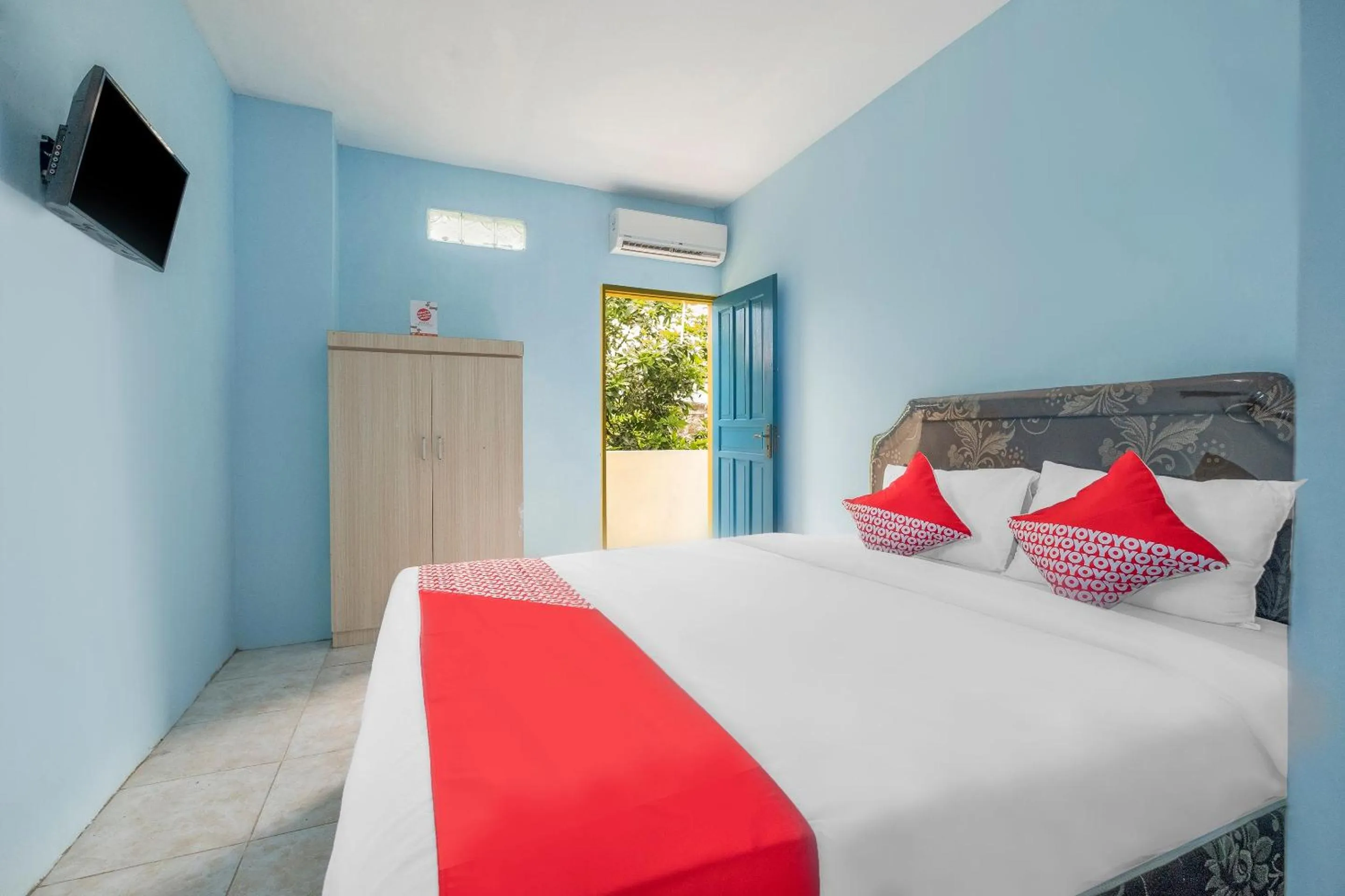 Bedroom in Hotel O RF Homestay